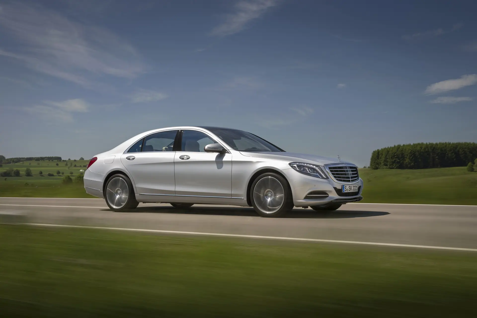 Mercedes-Benz_S-Class