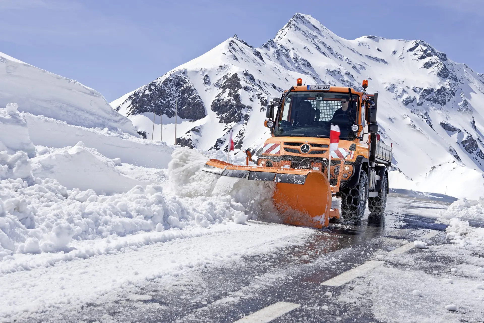 Mercedes-Benz_Unimog-2014