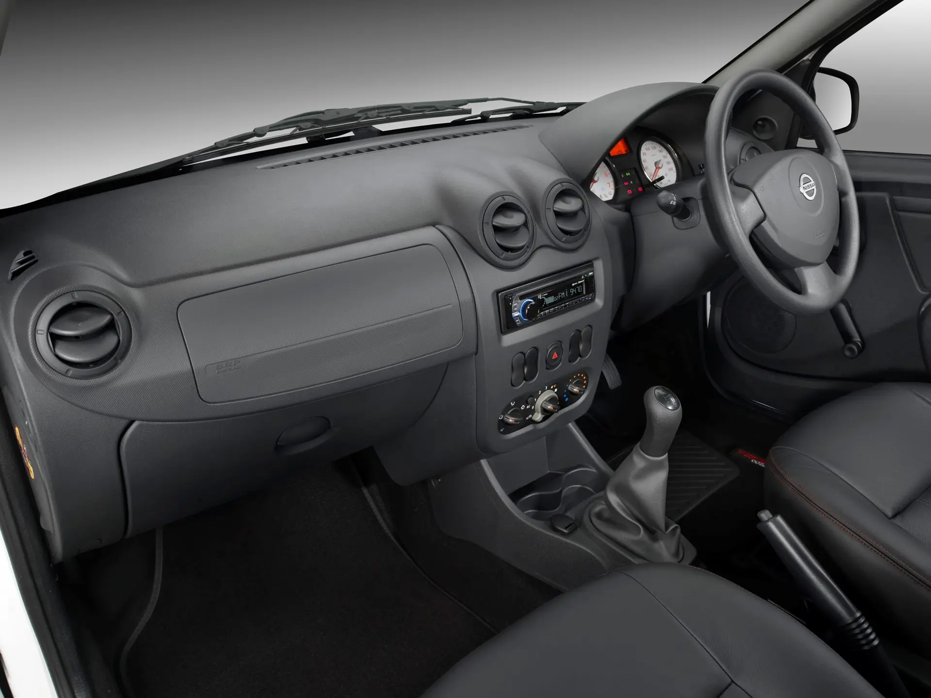 Nissan_NP200-Interior