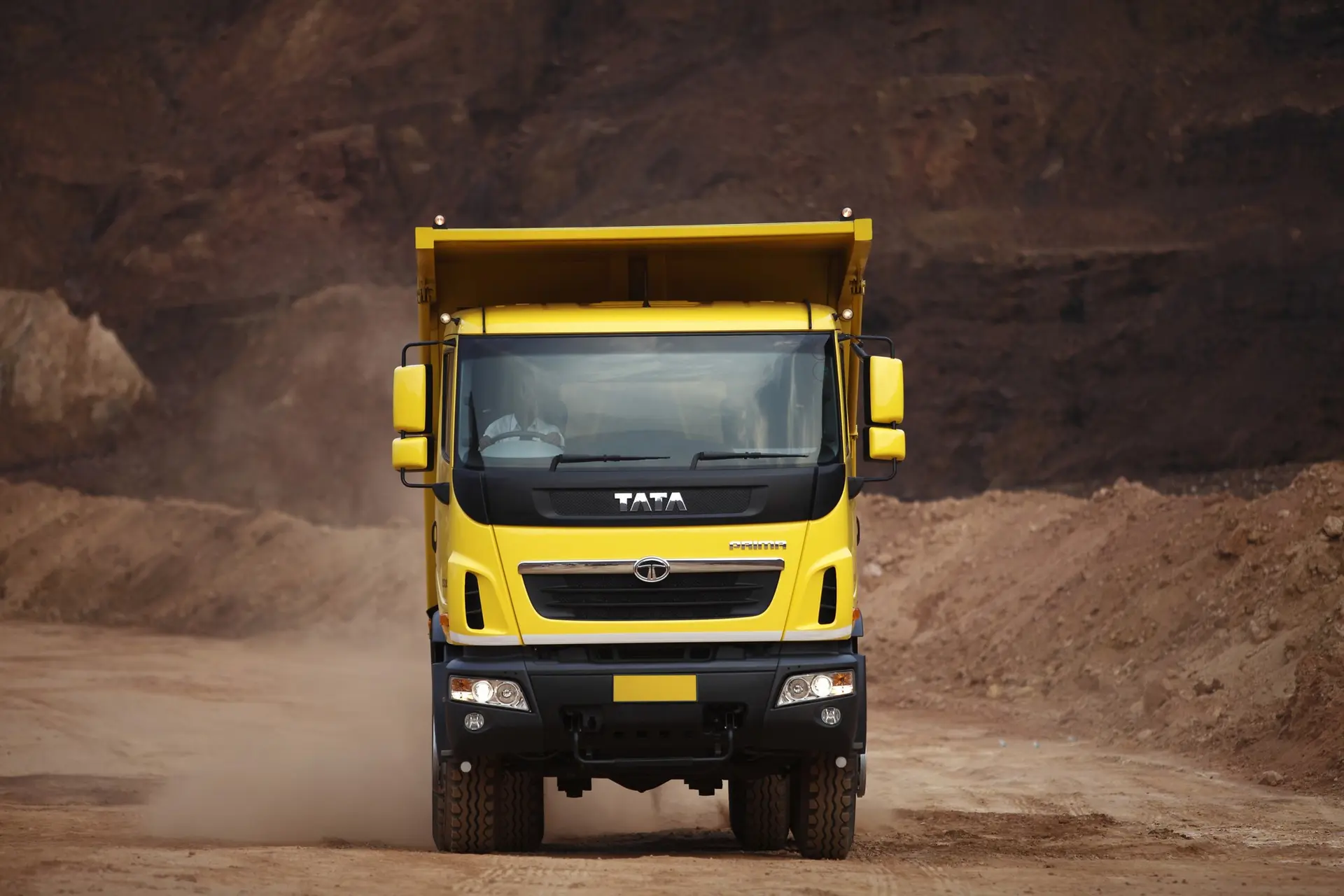 Tata-Trucks-2014