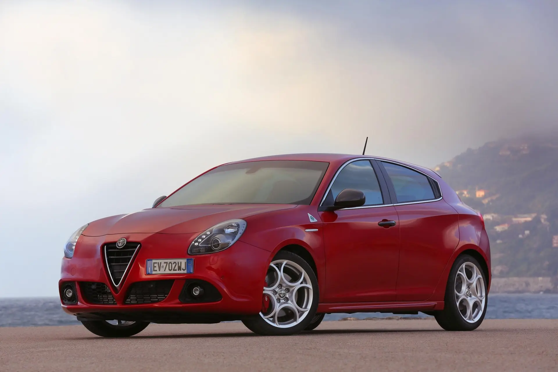 2015-Alfa_Romeo_Giulietta