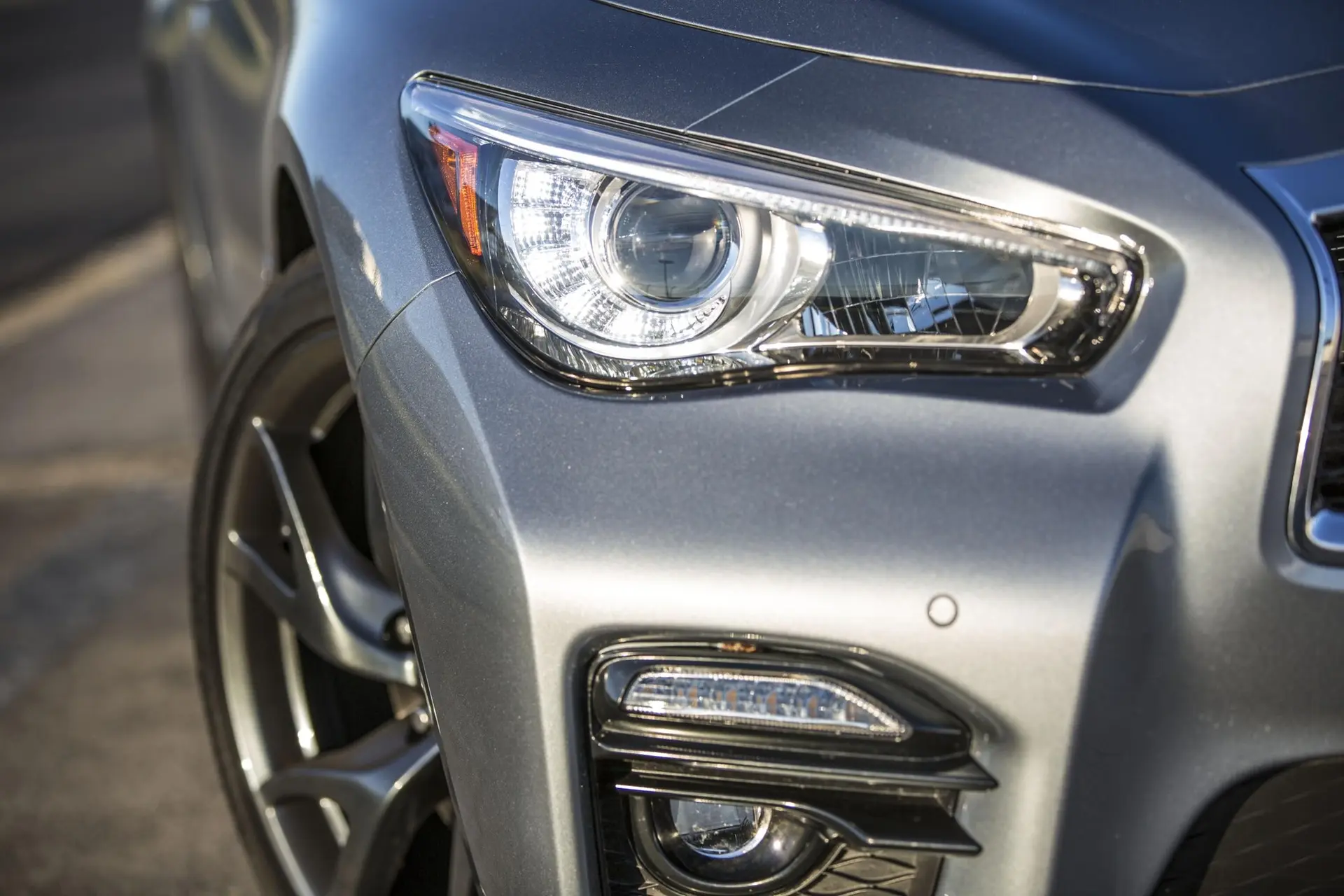 Infiniti-Q50_lights