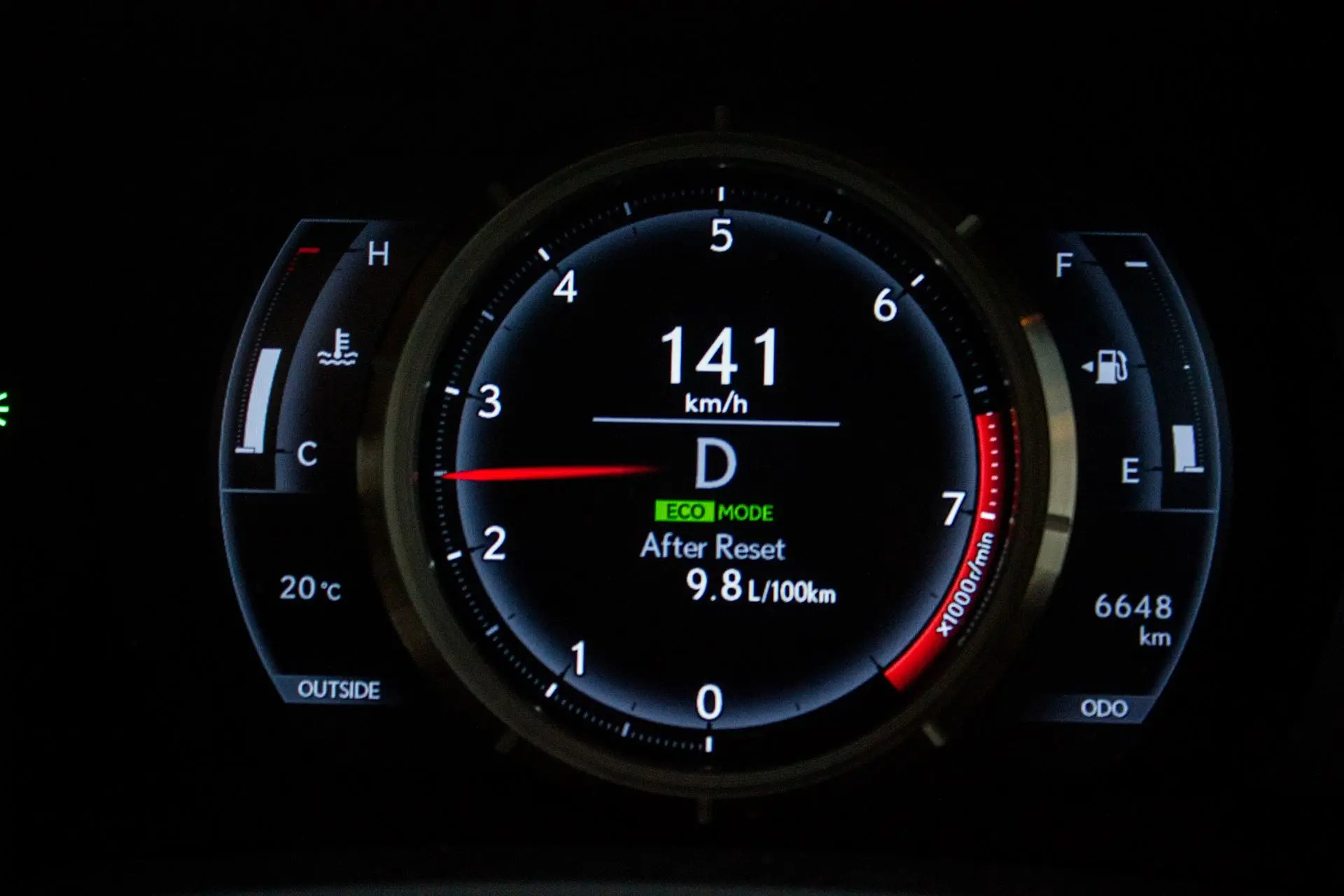 Lexus-IS-350-F-Sport-01