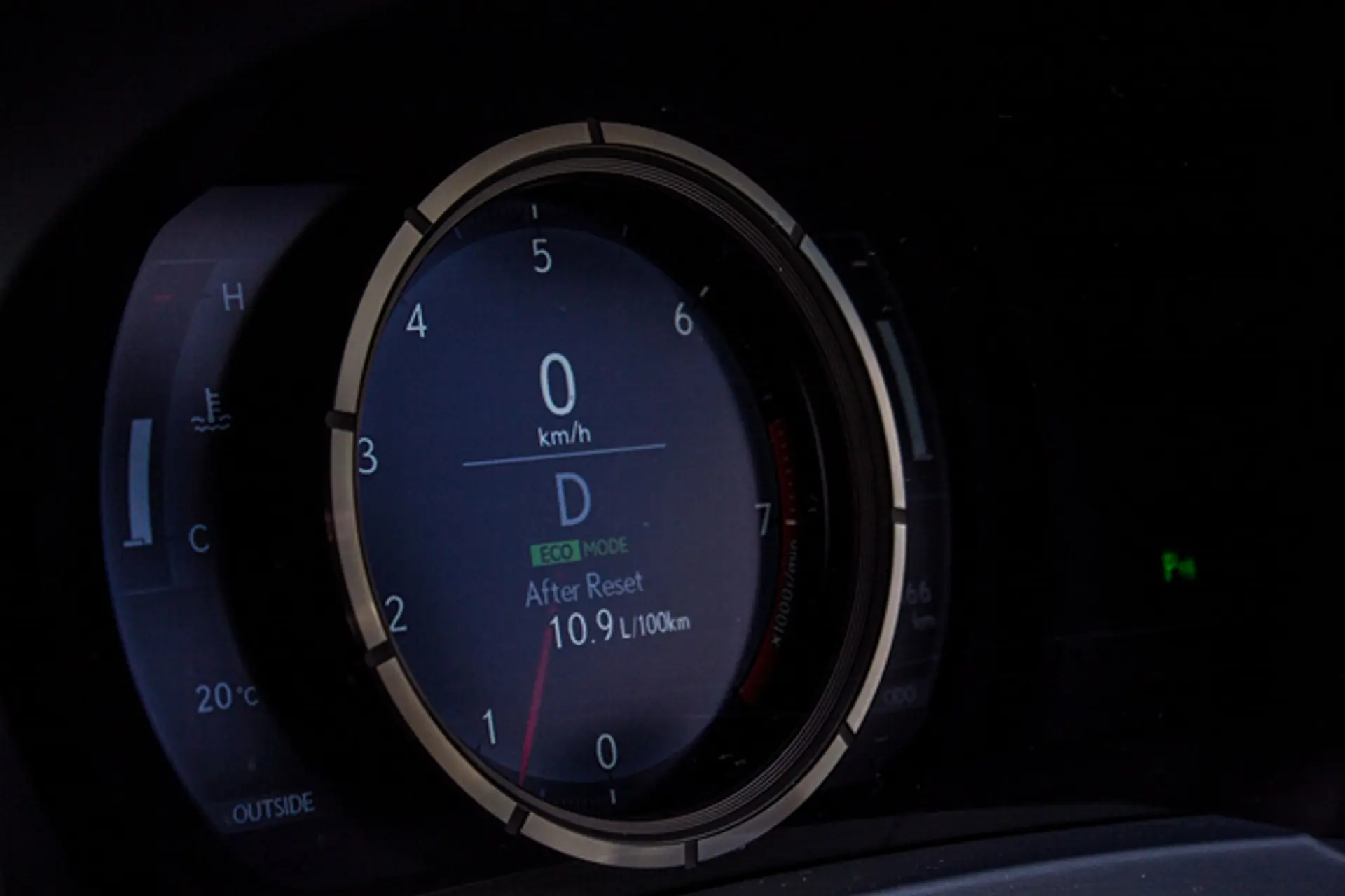 Lexus-IS-350-F-Sport-Speedometer