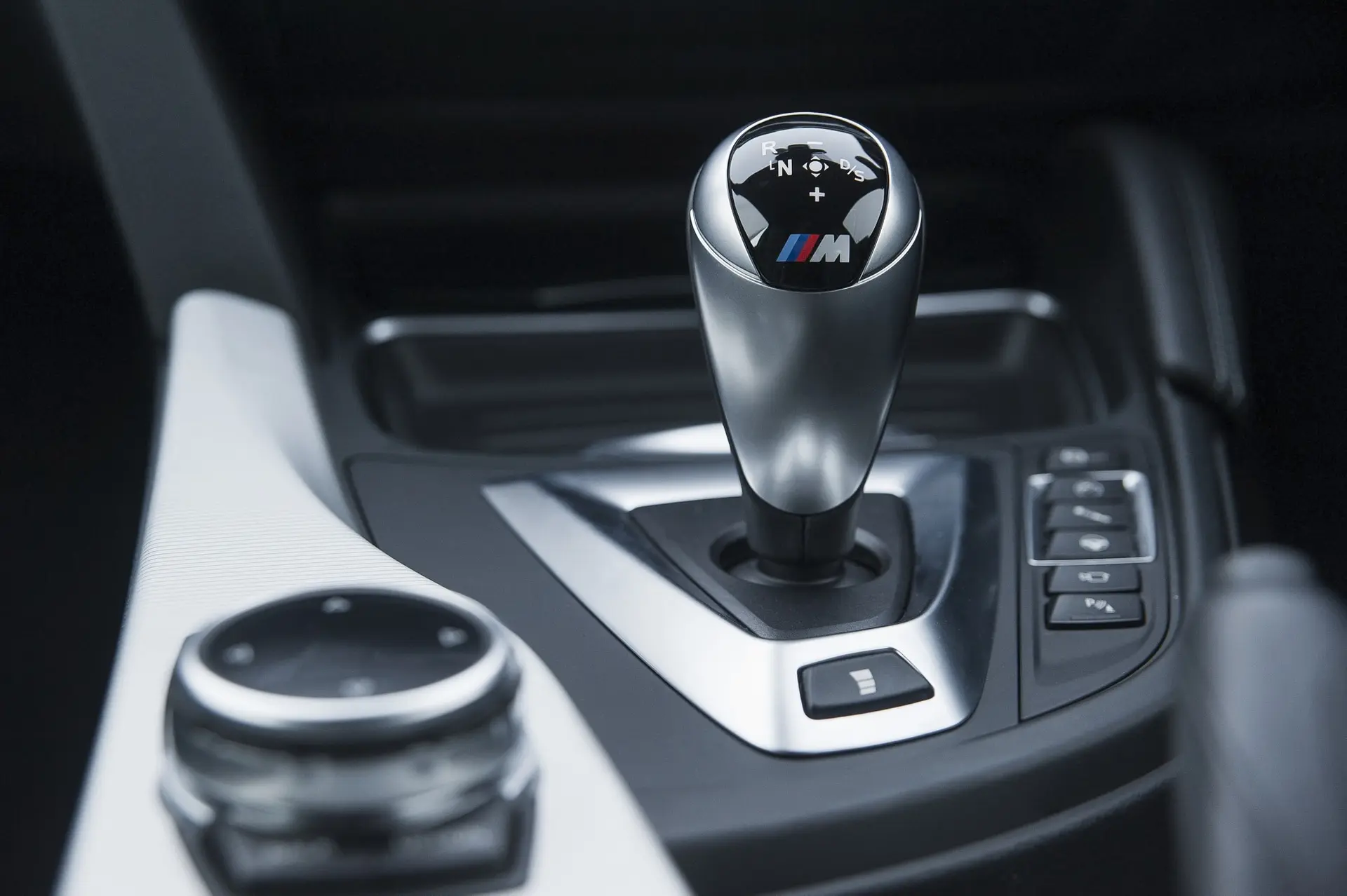BMW_M3_Sedan-Gears
