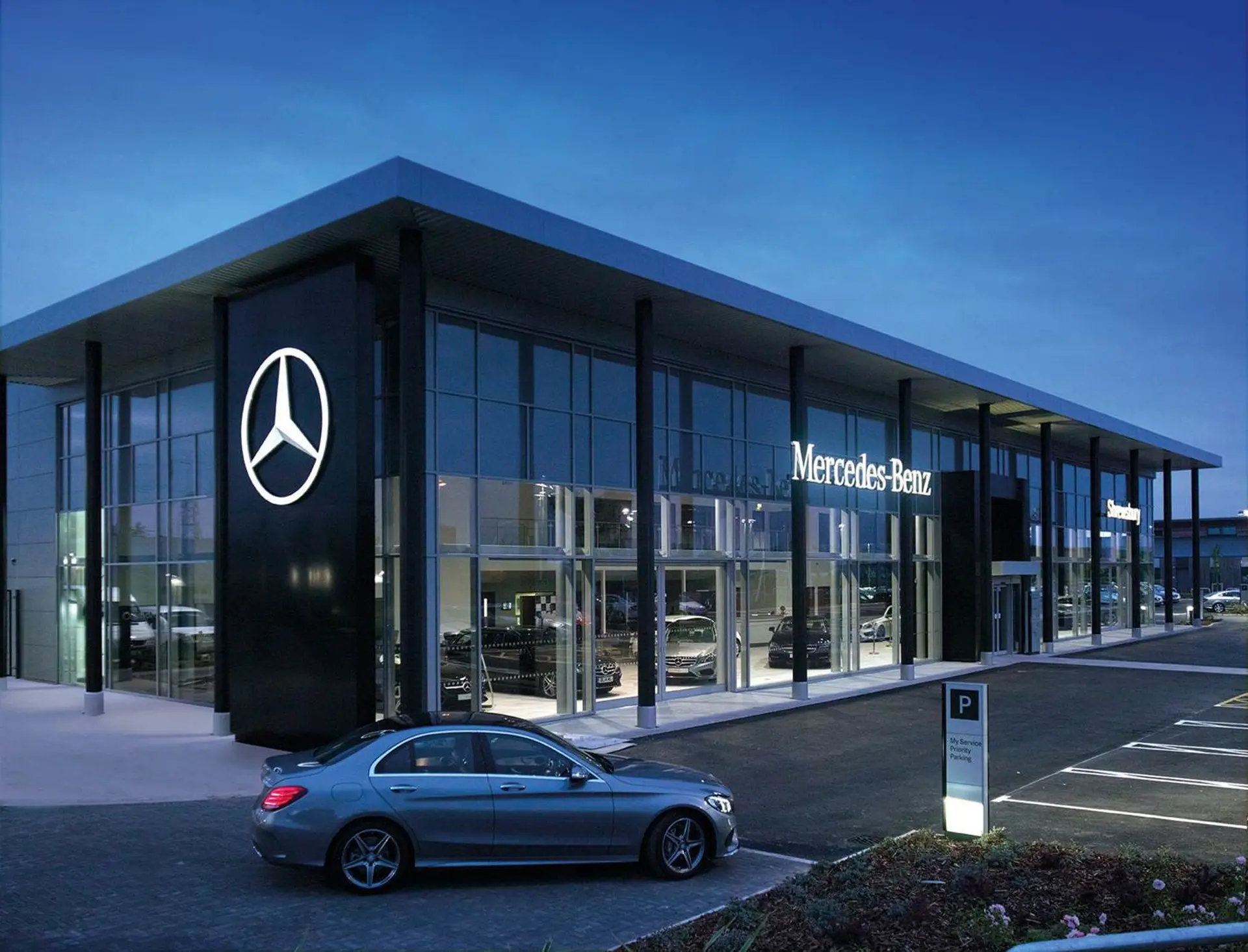 Mercedes-Benz_Dealership