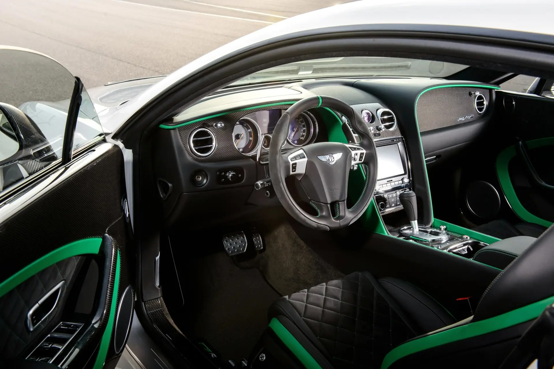 Bentley_Continental_GT3-R-Inside