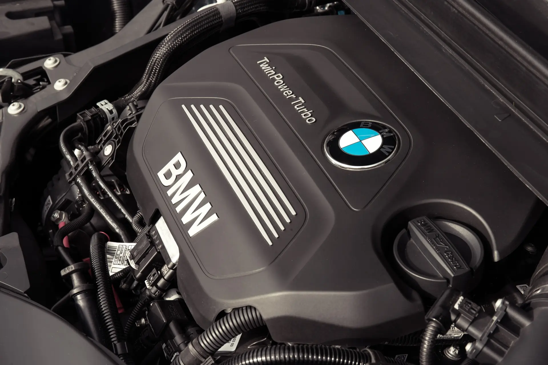 BMW-2-Series-Active-engine