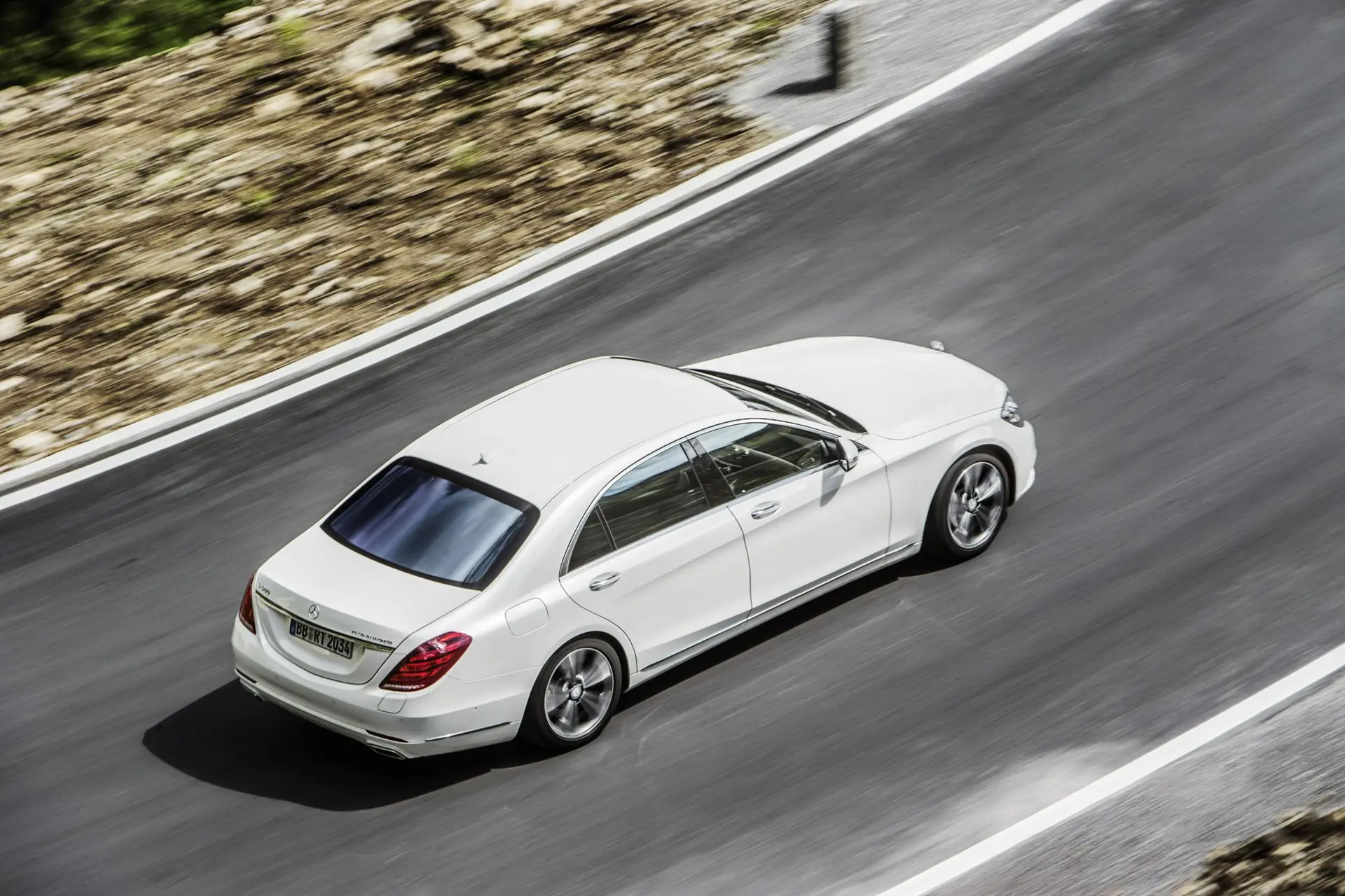 Mercedes-Benz-Hybrid-S550