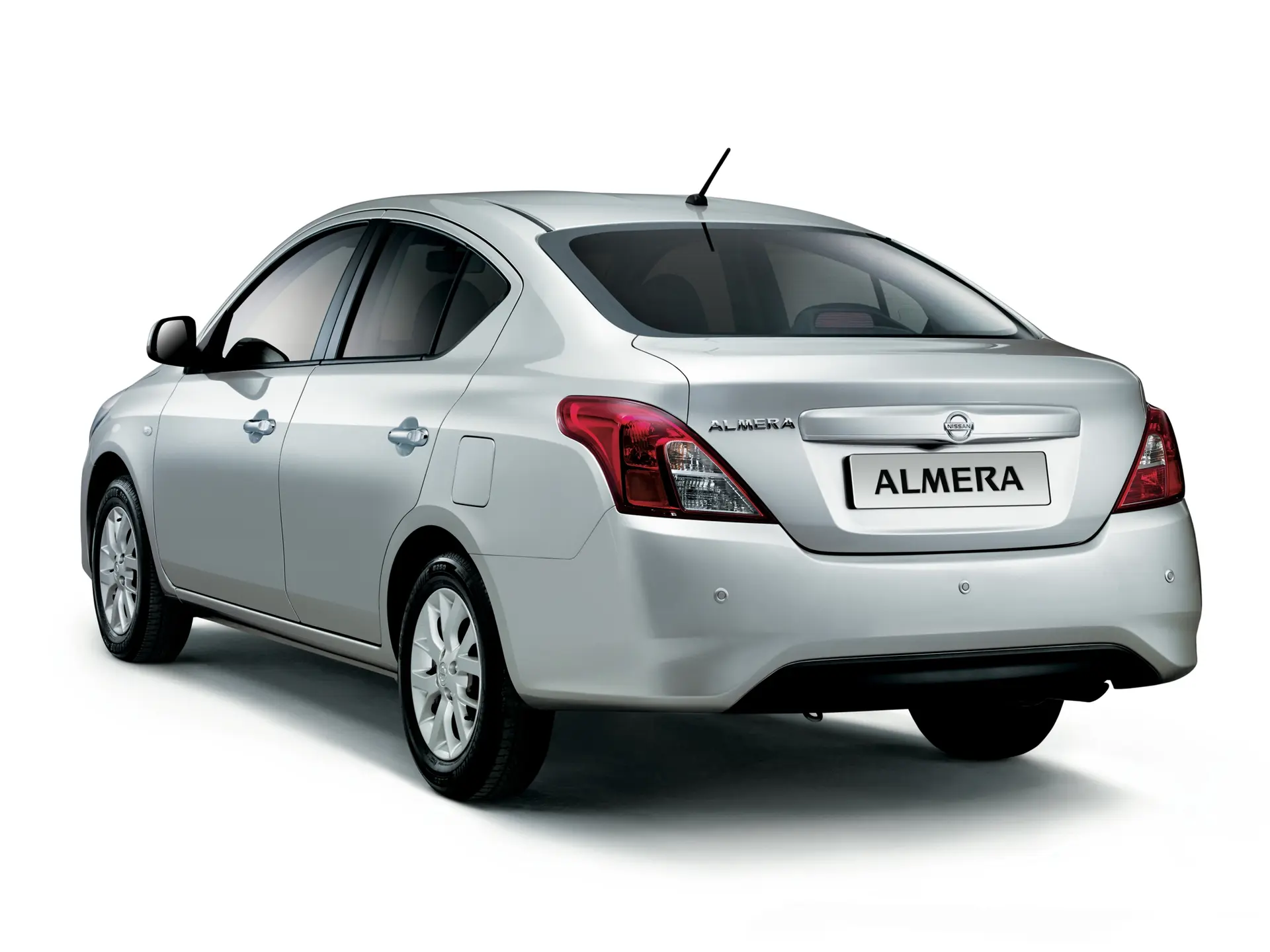 Nissan-Almera-2014