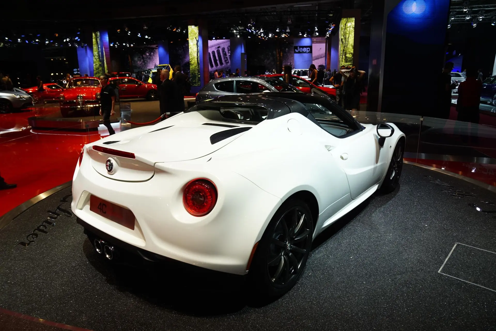 Alfa-Romeo-4C-Spider-Paris-Motor-Show