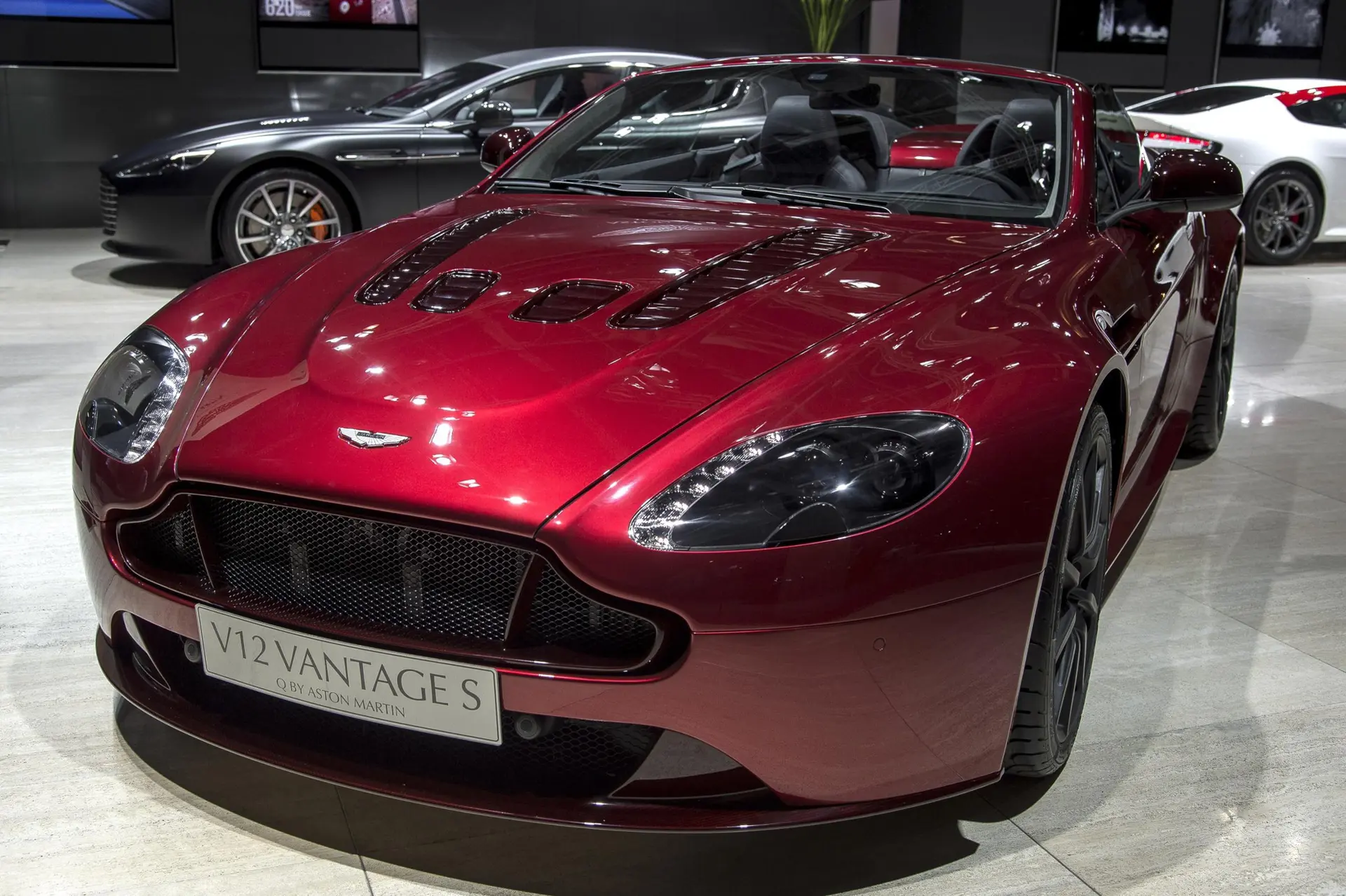 Aston-Martin-V12-Vantage-S-Paris-Motor-Show