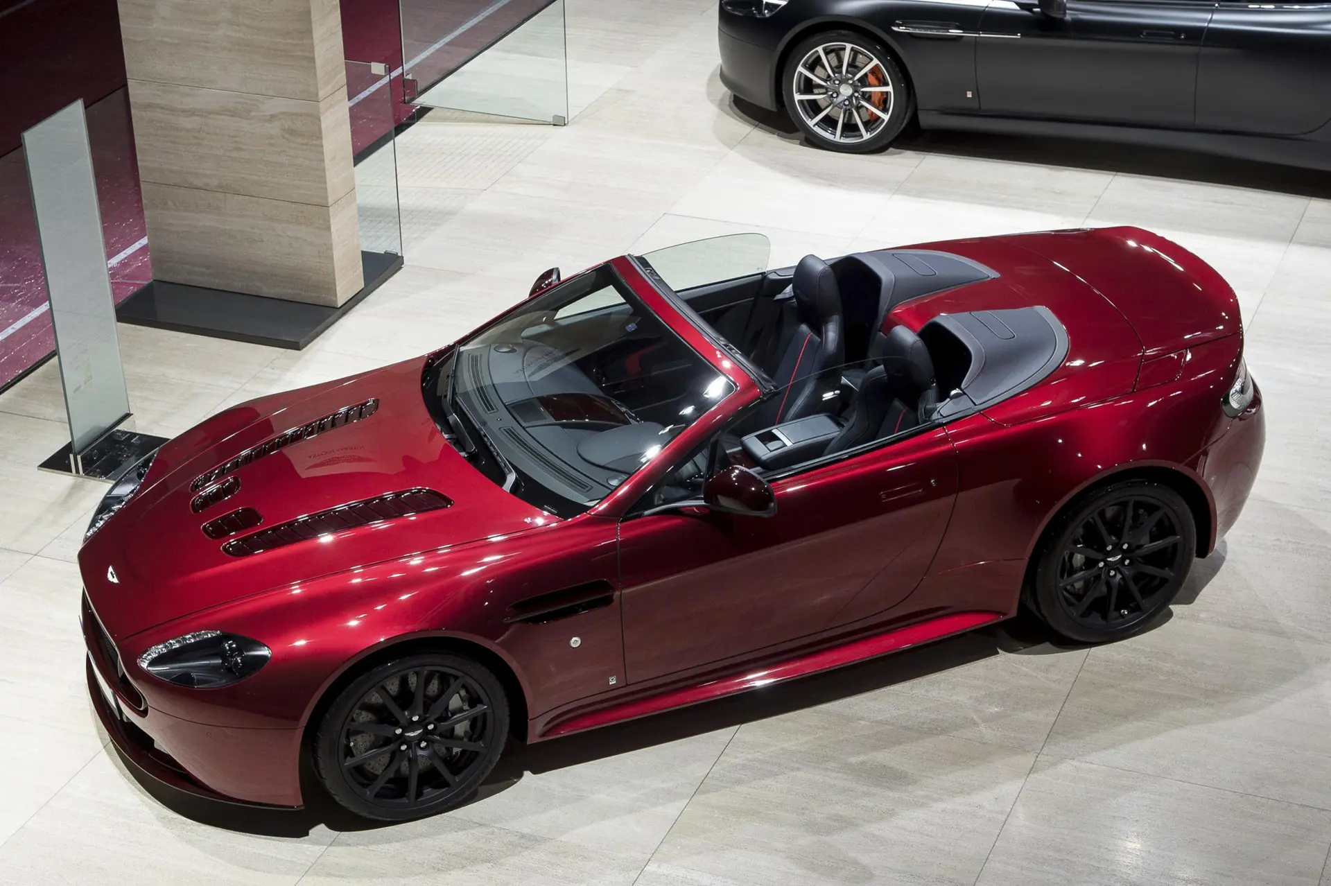 Aston-Martin-V12-Vantage-S