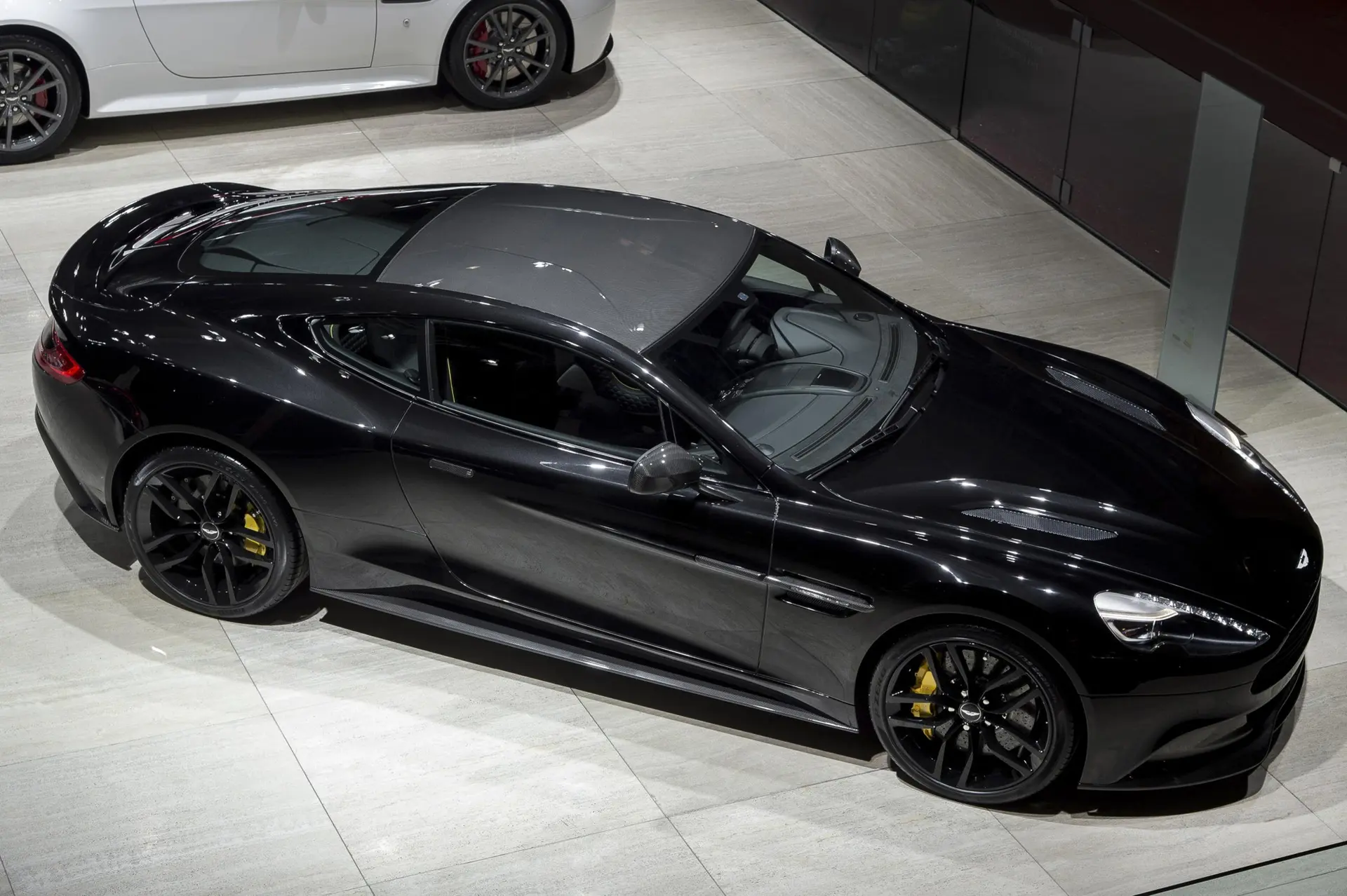 Aston-Martin-Vanquish-Carbon-Edition