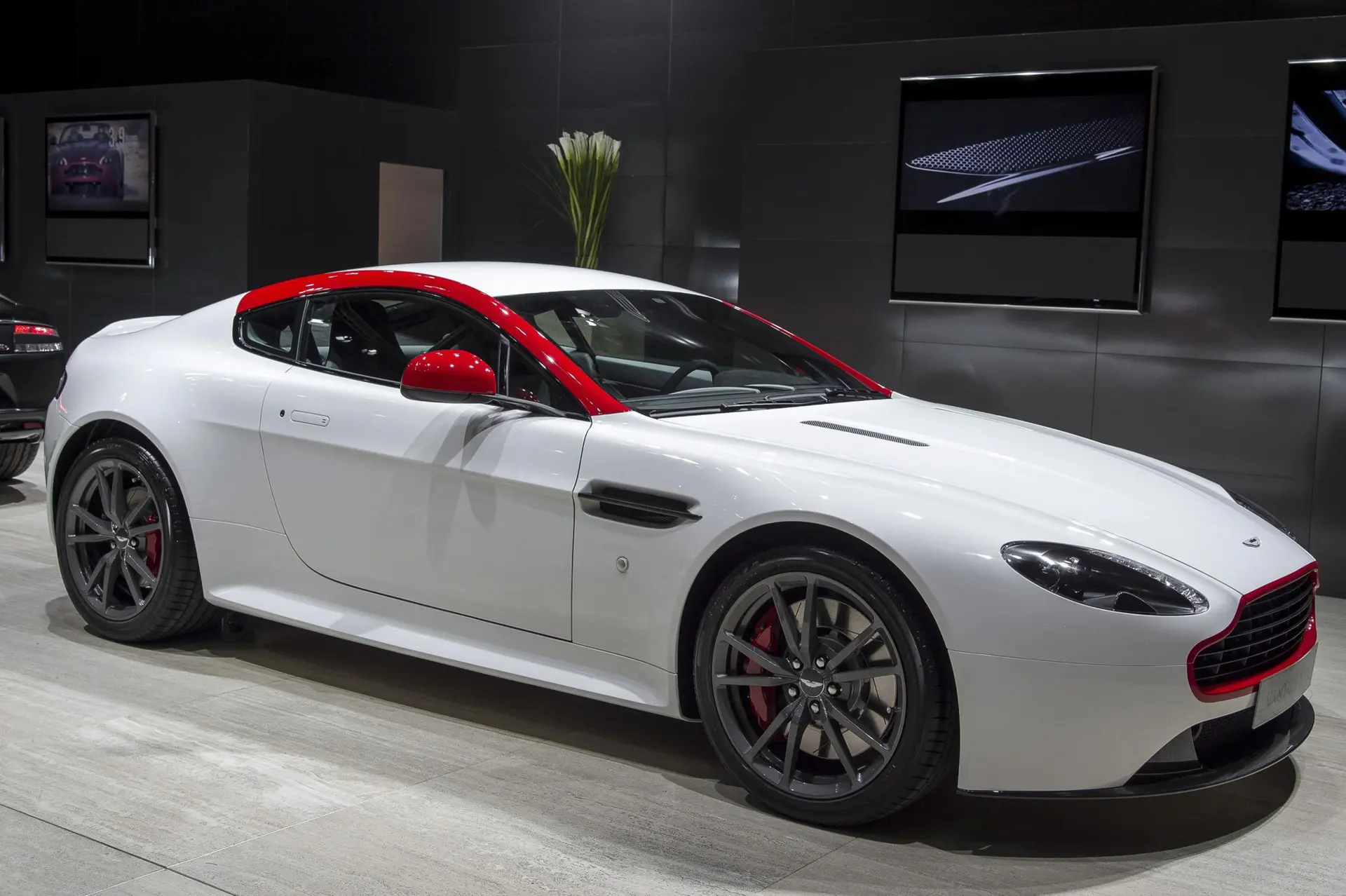 Aston-Martin-Vantage-N430-Paris-Motor-Show