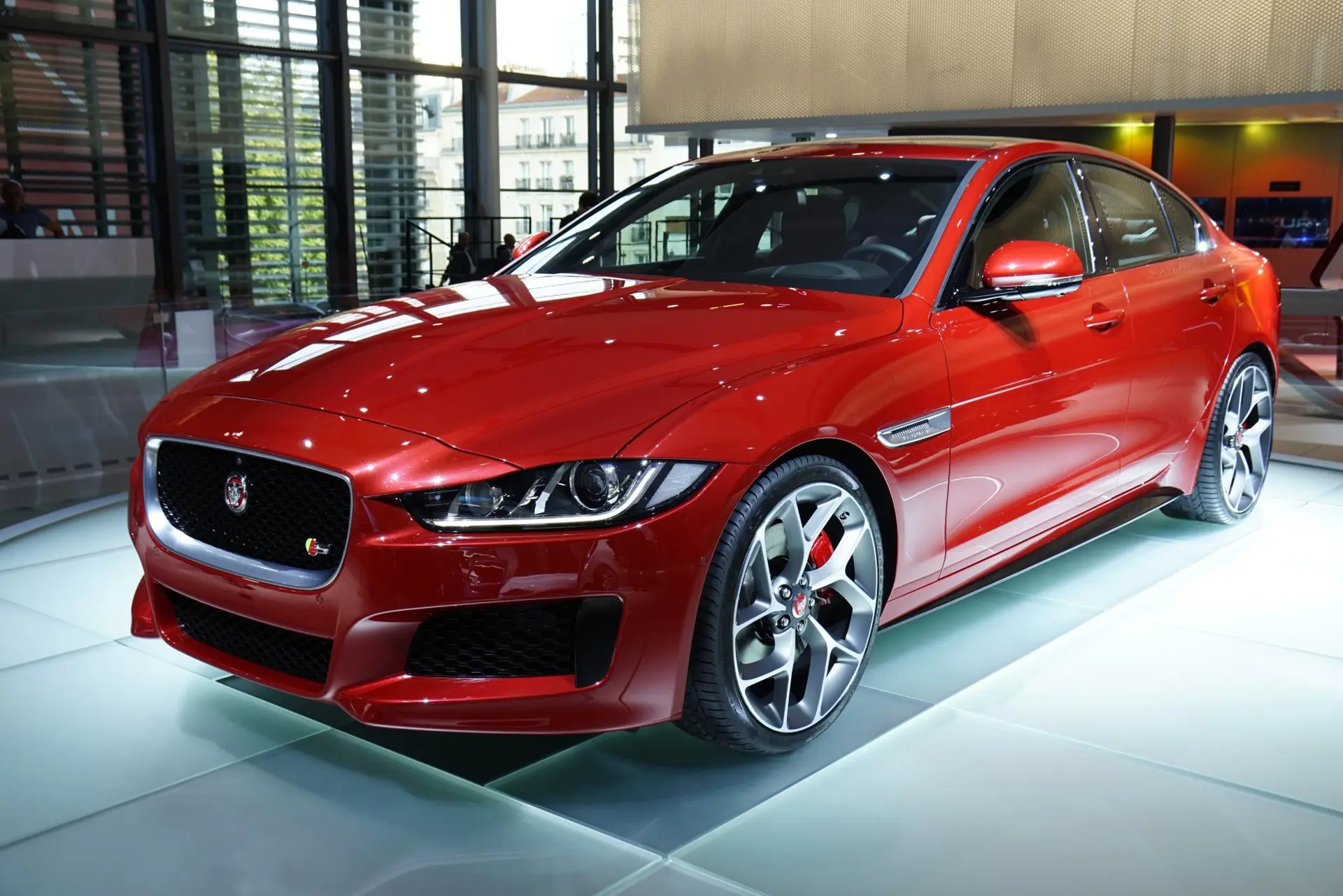 Jaguar-XE-Paris-Motor-Show-01