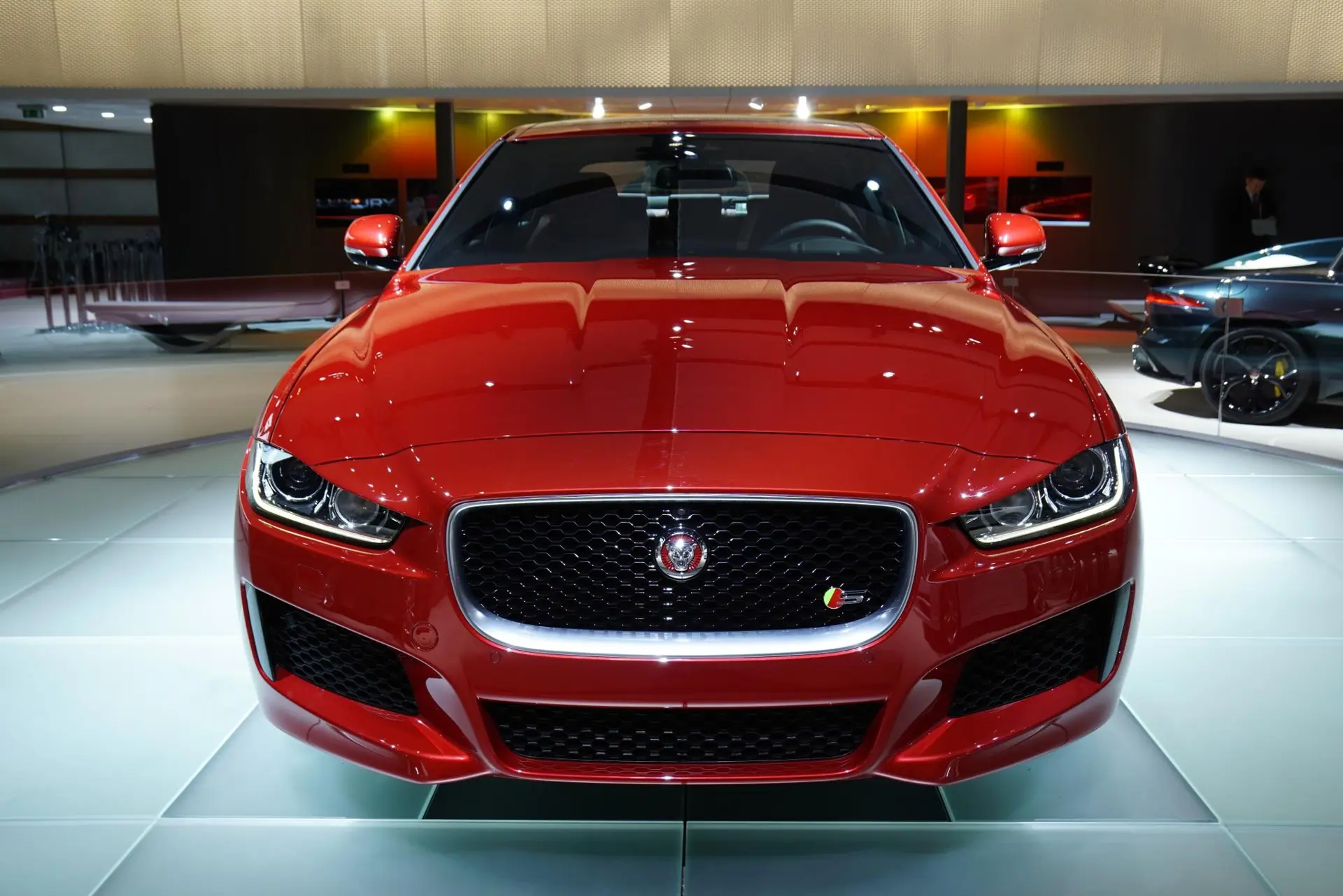 Jaguar-XE-Paris-Motor-Show-03