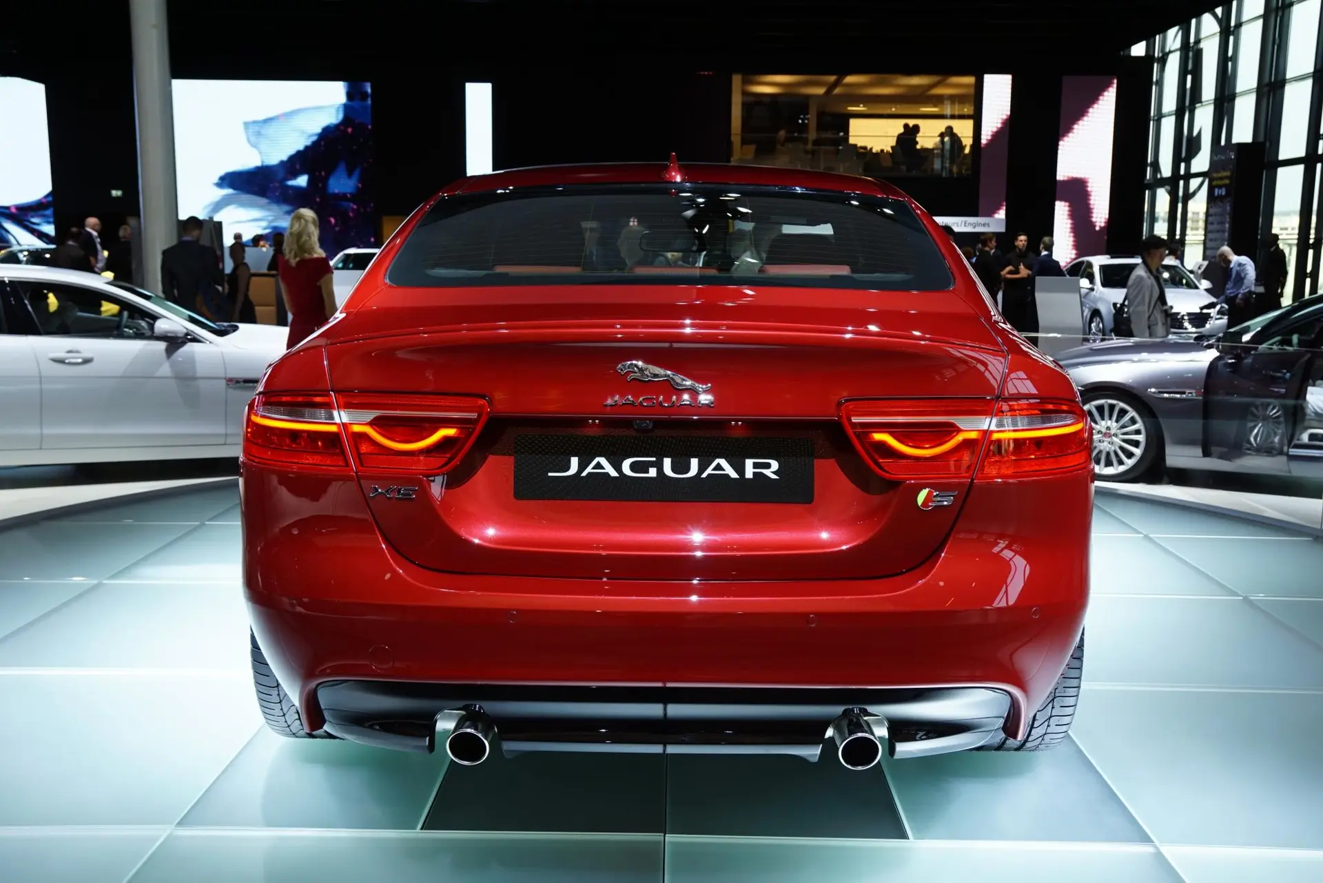 Jaguar-XE-Paris-Motor-Show-07