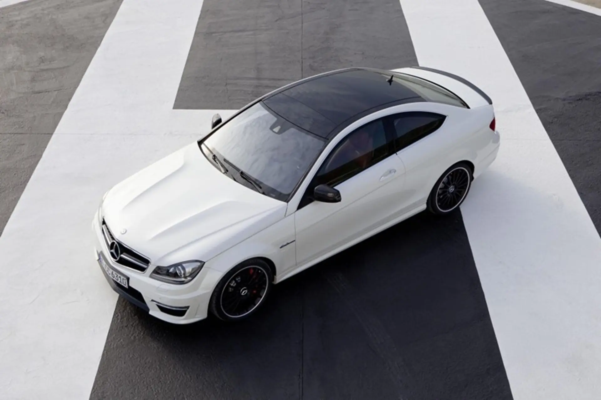 Mercedes-Benz-C63-AMG-coupe