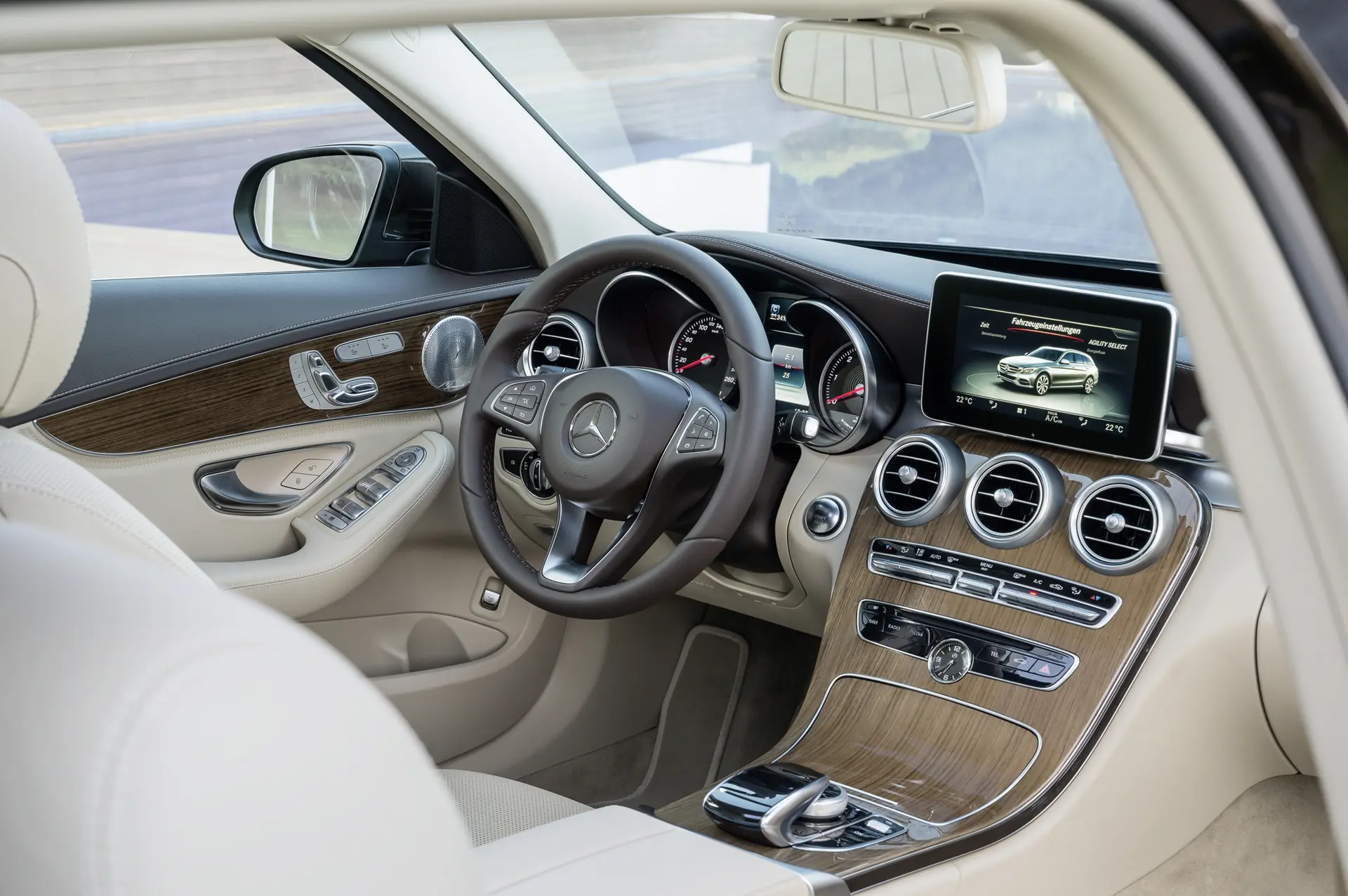 Mercedes-Benz-C-Class-Estate-Interior