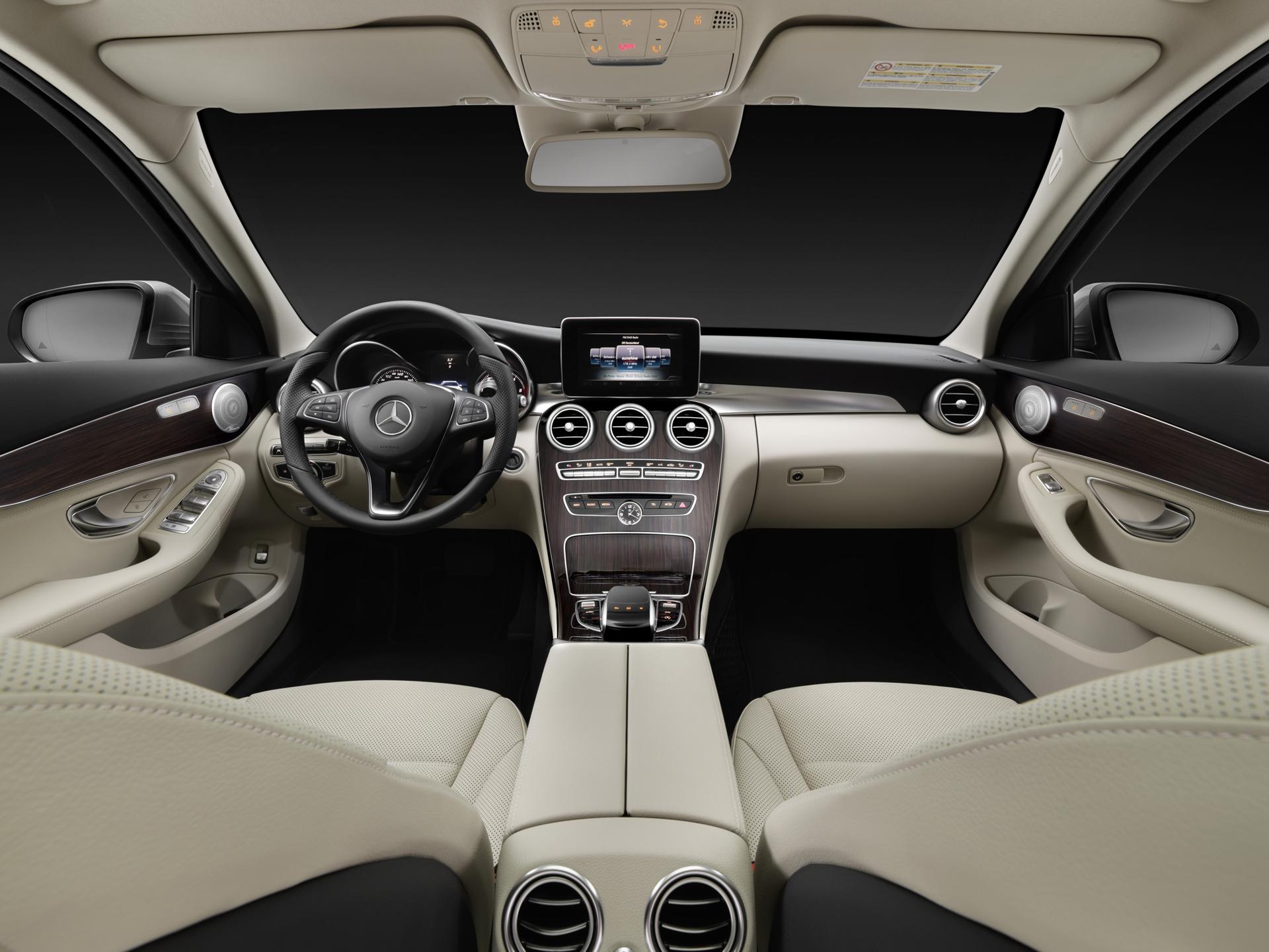Mercedes-Benz Estate C-Class Space and form
