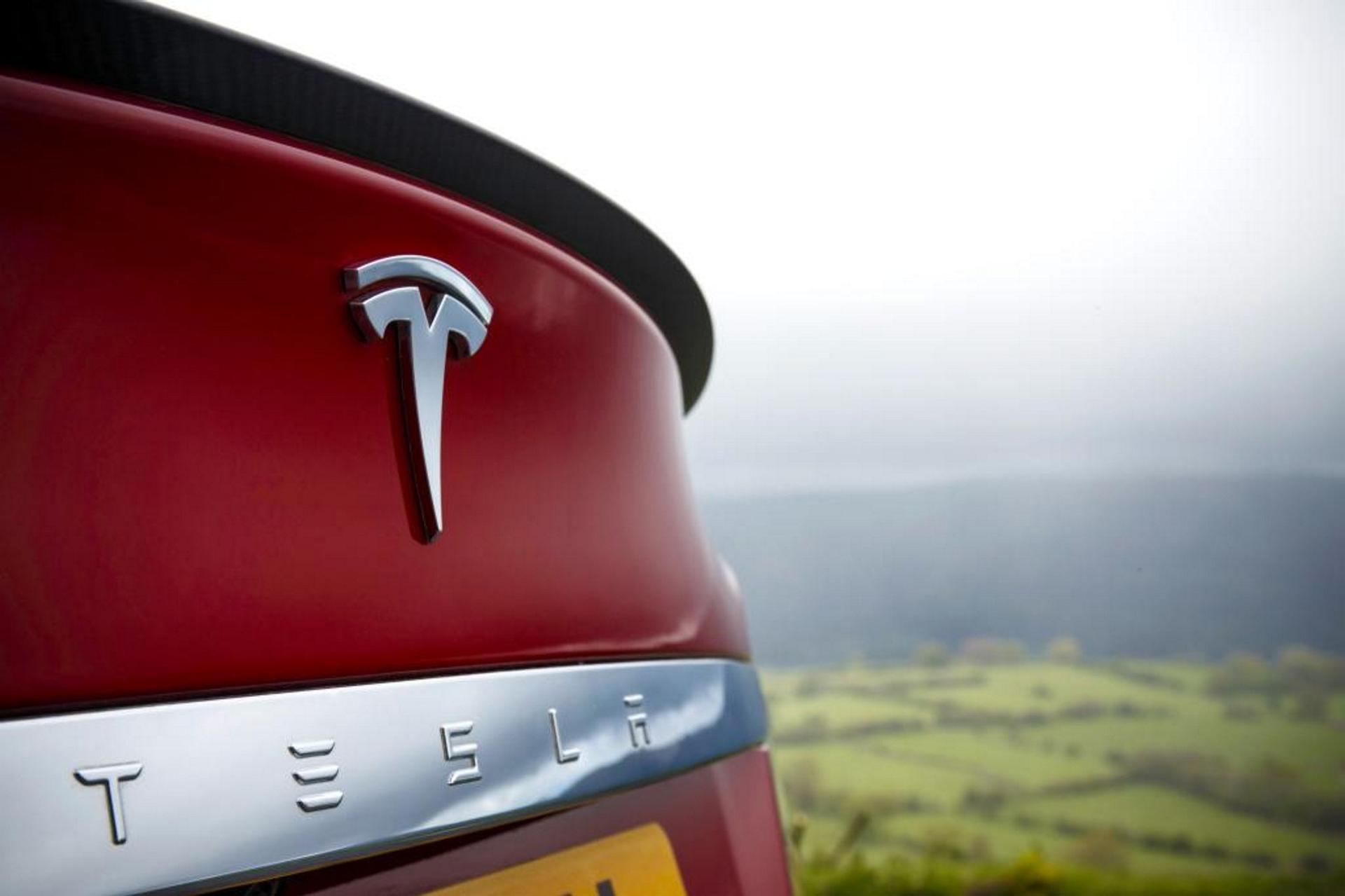 TESLA MODEL S ACHIEVES EURO NCAP 5-STAR SAFETY RATING
