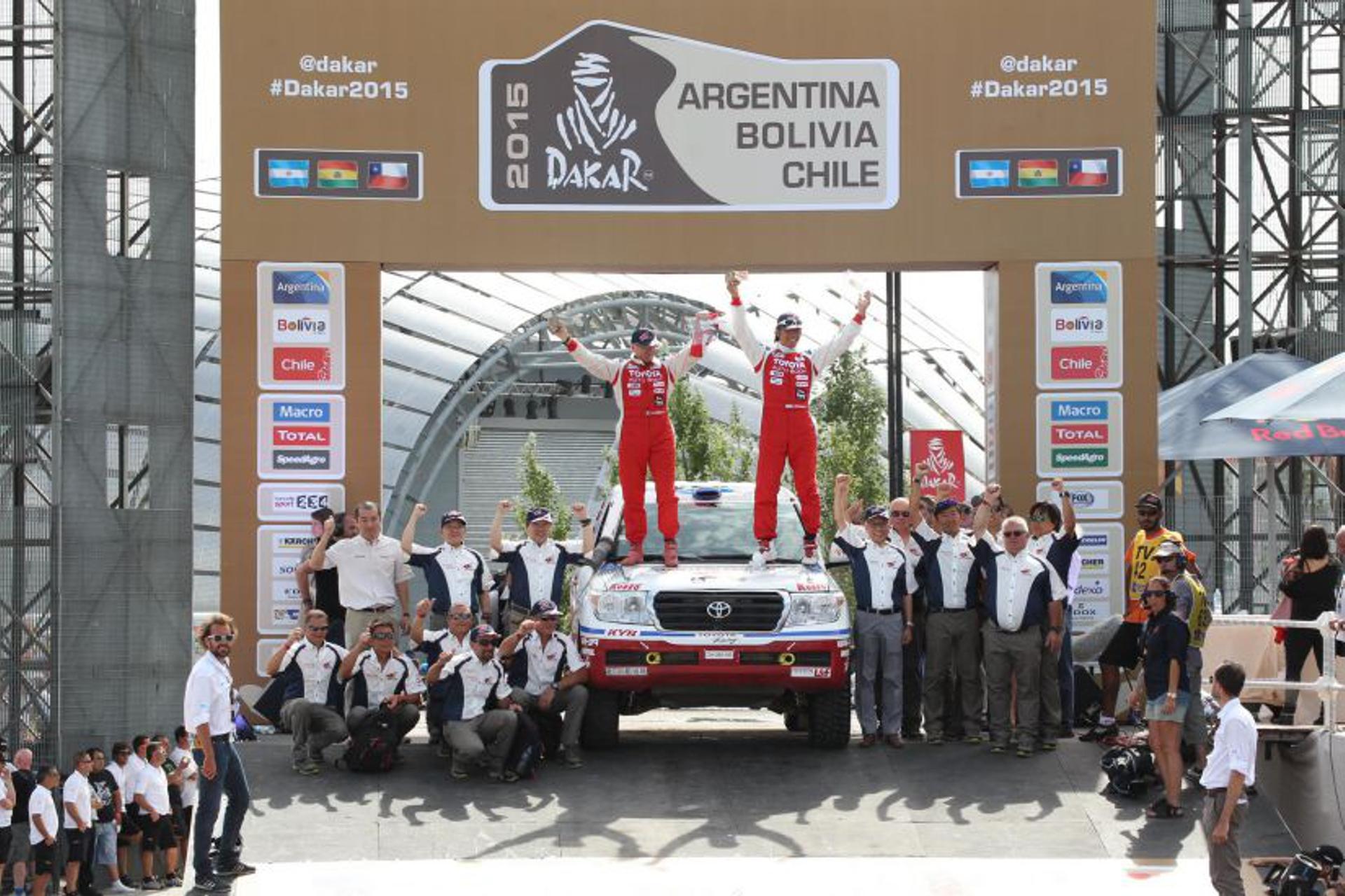 TOYOTA IMPERIAL HILUX CLAIMS PODIUM FINISH IN 2015 DAKAR