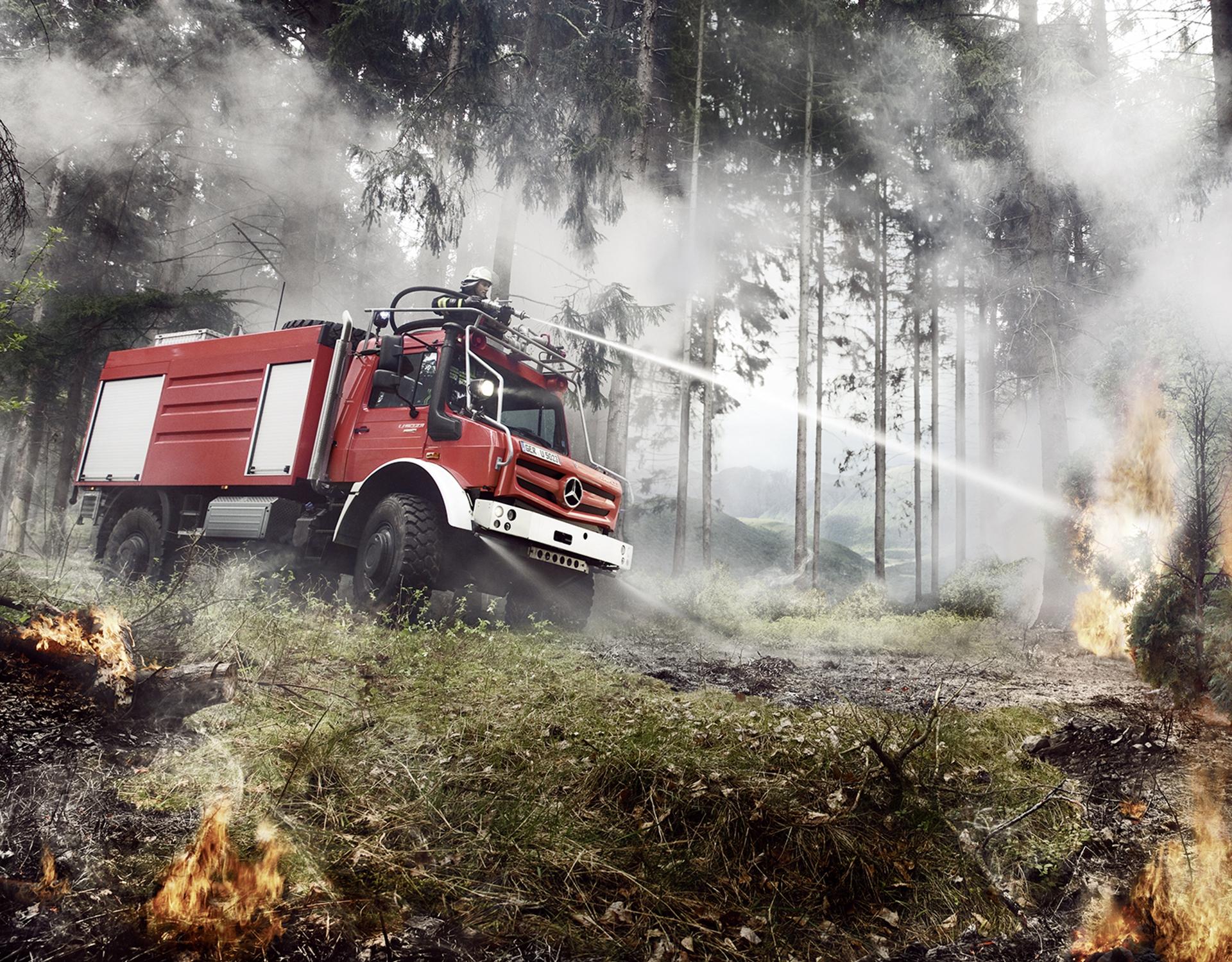 Off-road Mercedes-Benz Unimog U 4023 and Mercedes-Benz Unimog U 5023