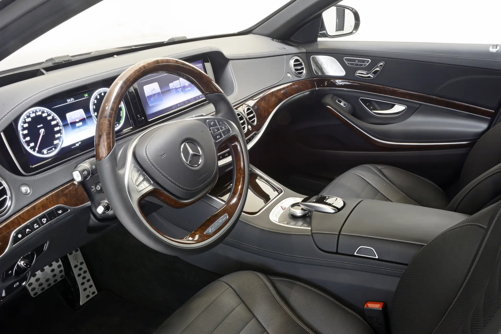 Brabus-Mercedes-Benz-Hybrid-Interior