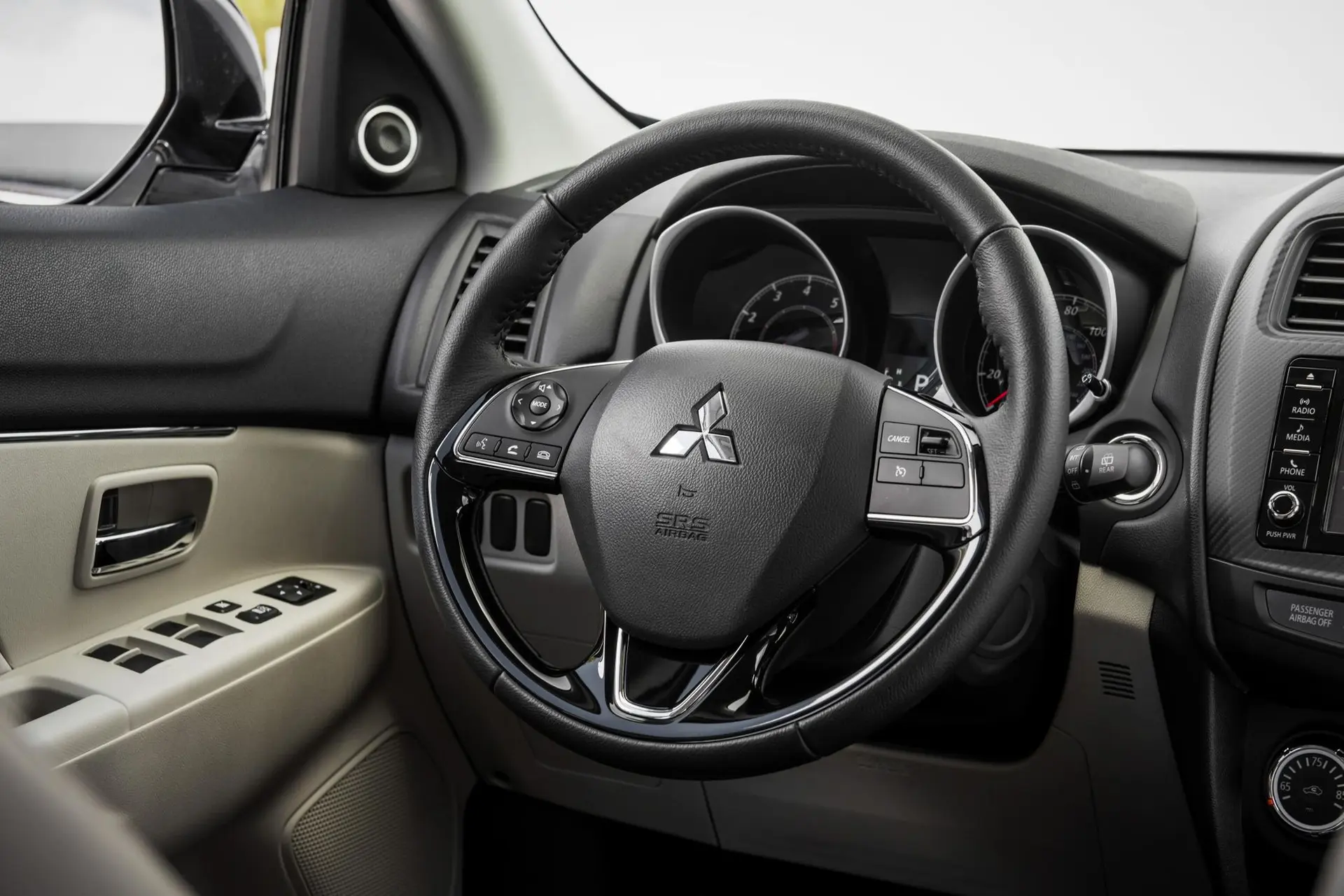 Mitsubishi-Outlander-Interior