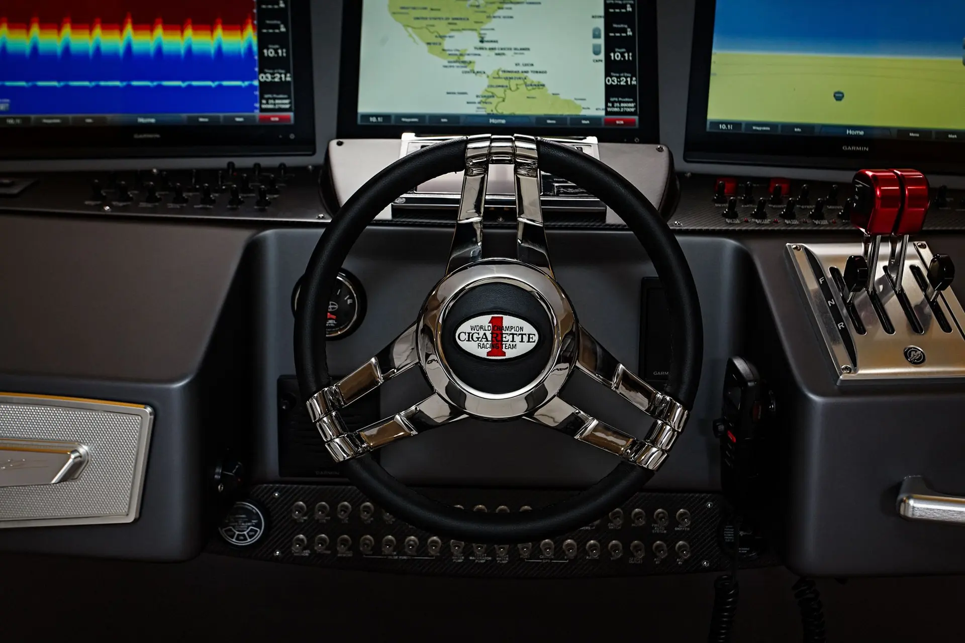 mercedes-benz-racing-boat-2016