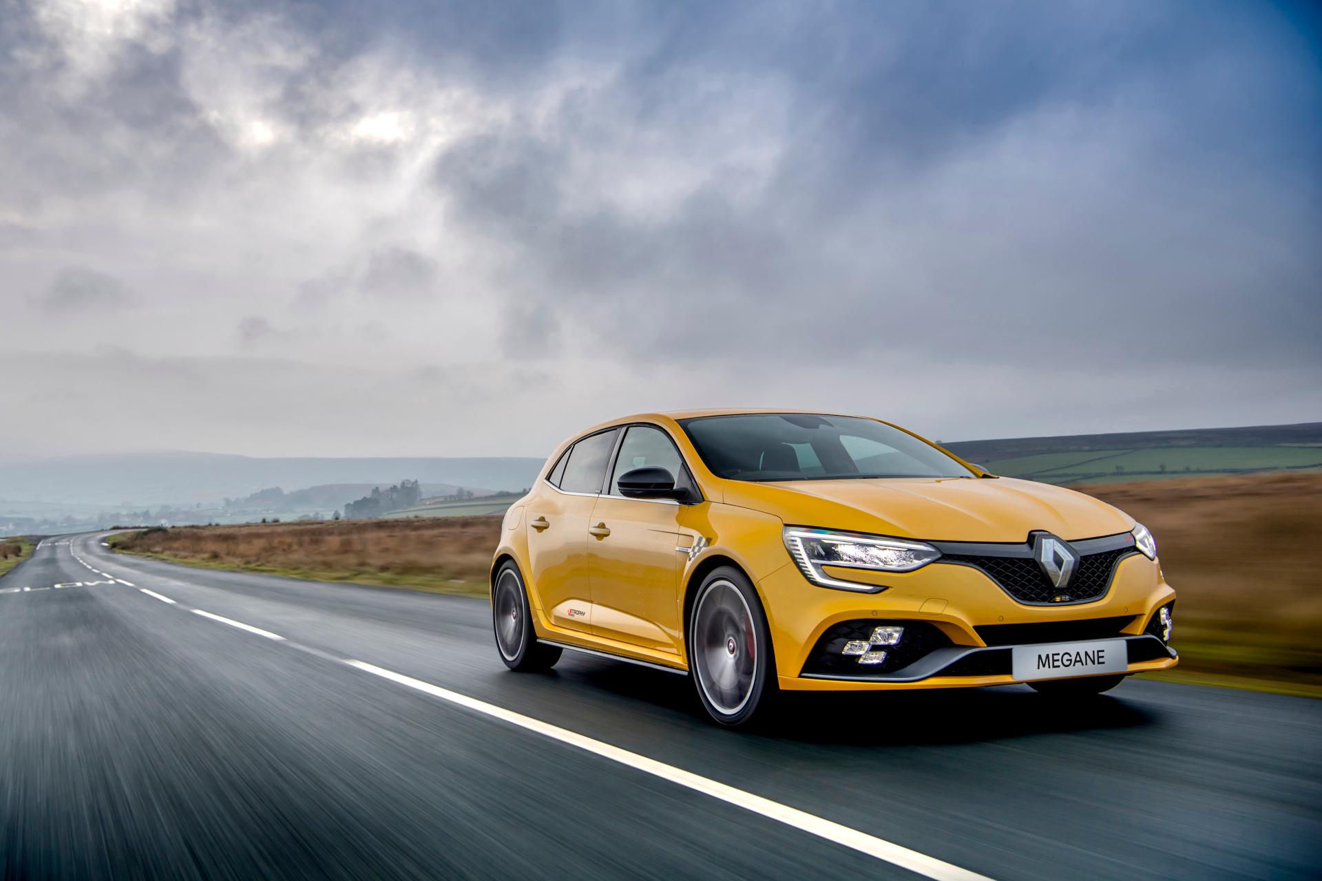 MEGANE R.S. 300 TROPHY: Every day is designed to be totally exhilarating in the new
