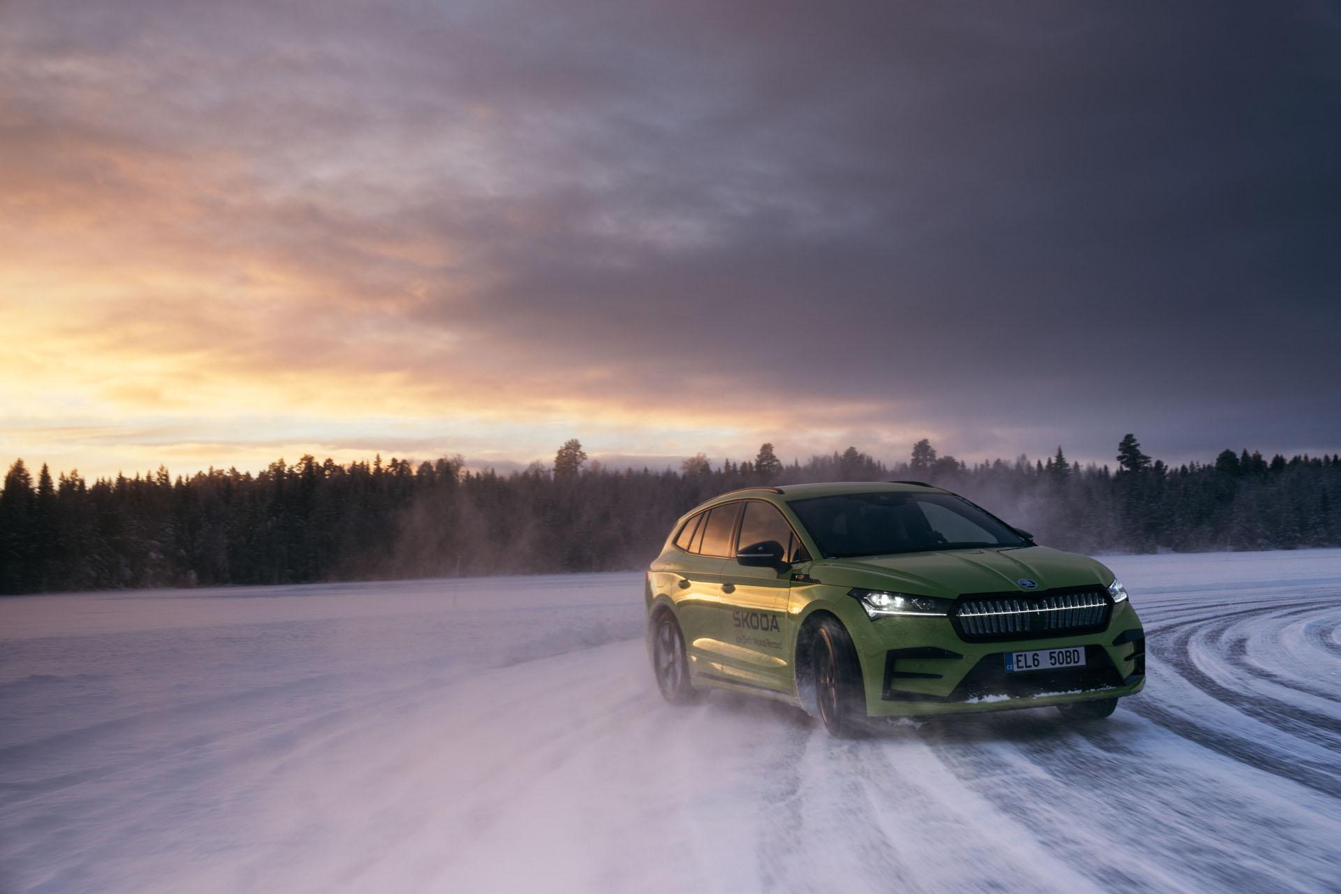 Škoda Enyaq iV vRS slides into GUINNESS WORLD RECORDS™ titles with incredible 7.351 km ice drift