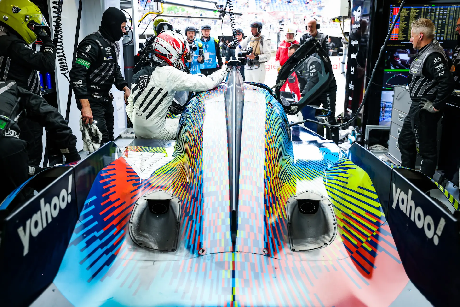 24 Hours Of Le Mans Peugeot Rear