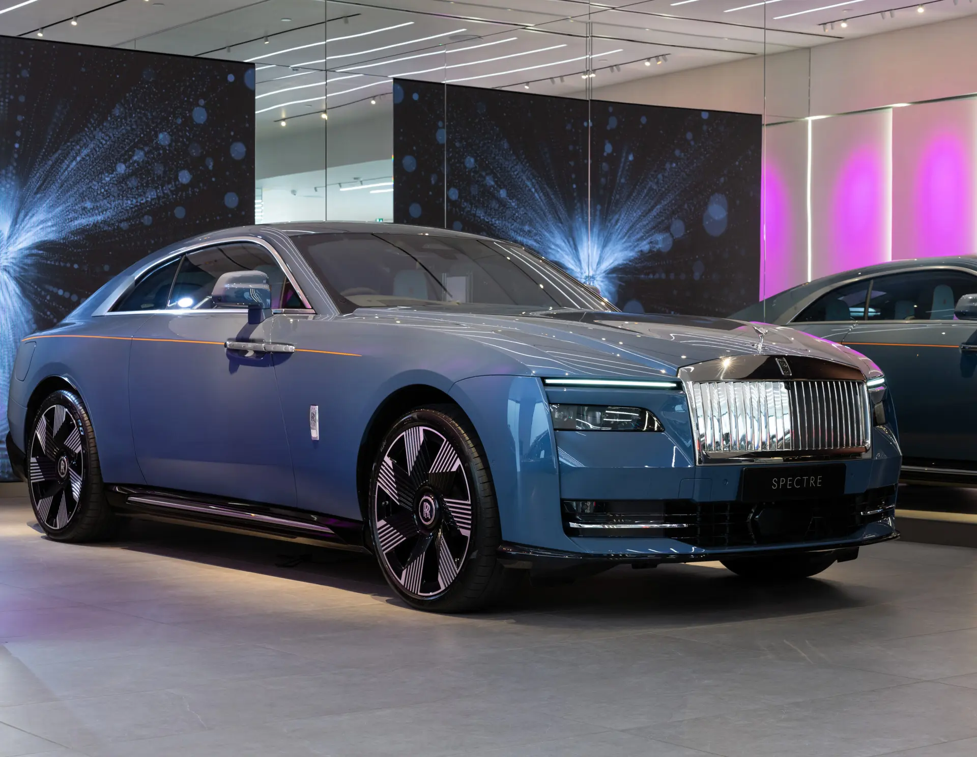 Rolls Royce Motor Cars Celebrates Uk Dealer Premiere Of Spectre Side View