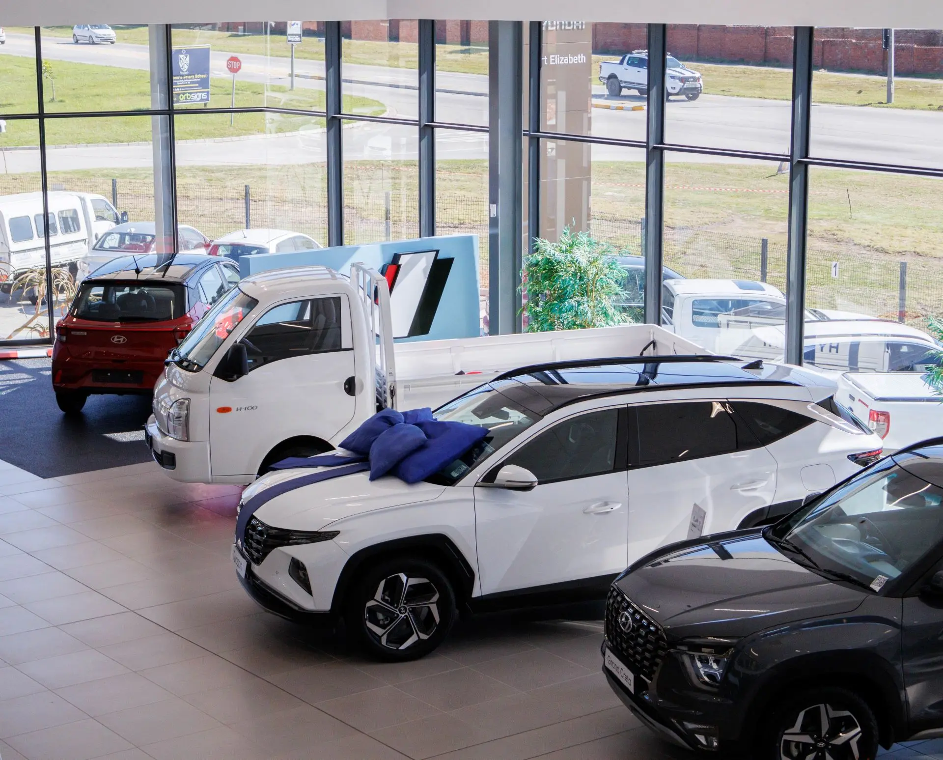 The Spacious Showroom Floor Of The New Kelston Hyundai Building Can Easily House 15 Vehicles Photo Full Stop Communications