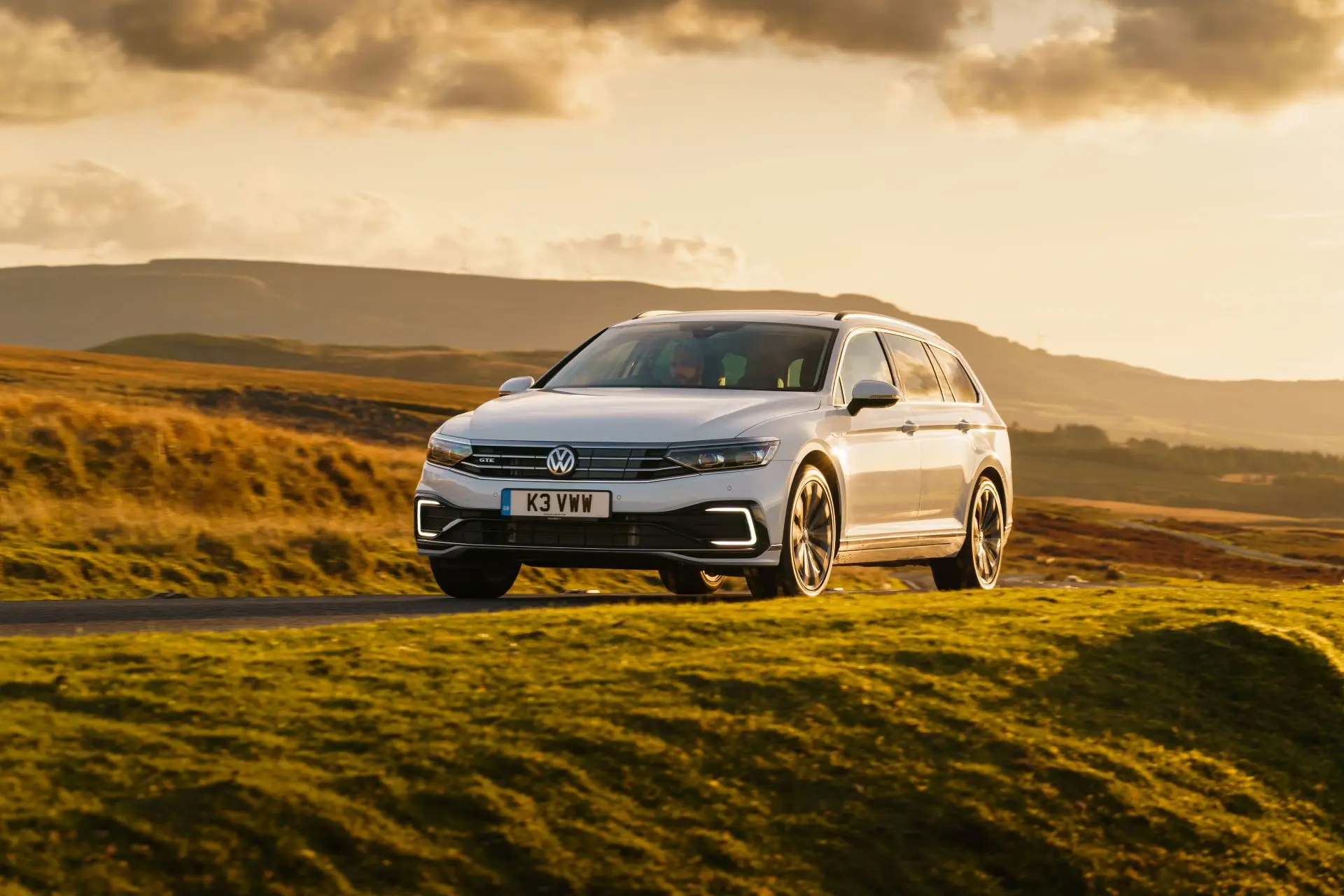What Car Ev Awards Volkswagen Id3 And Passat Estate 1