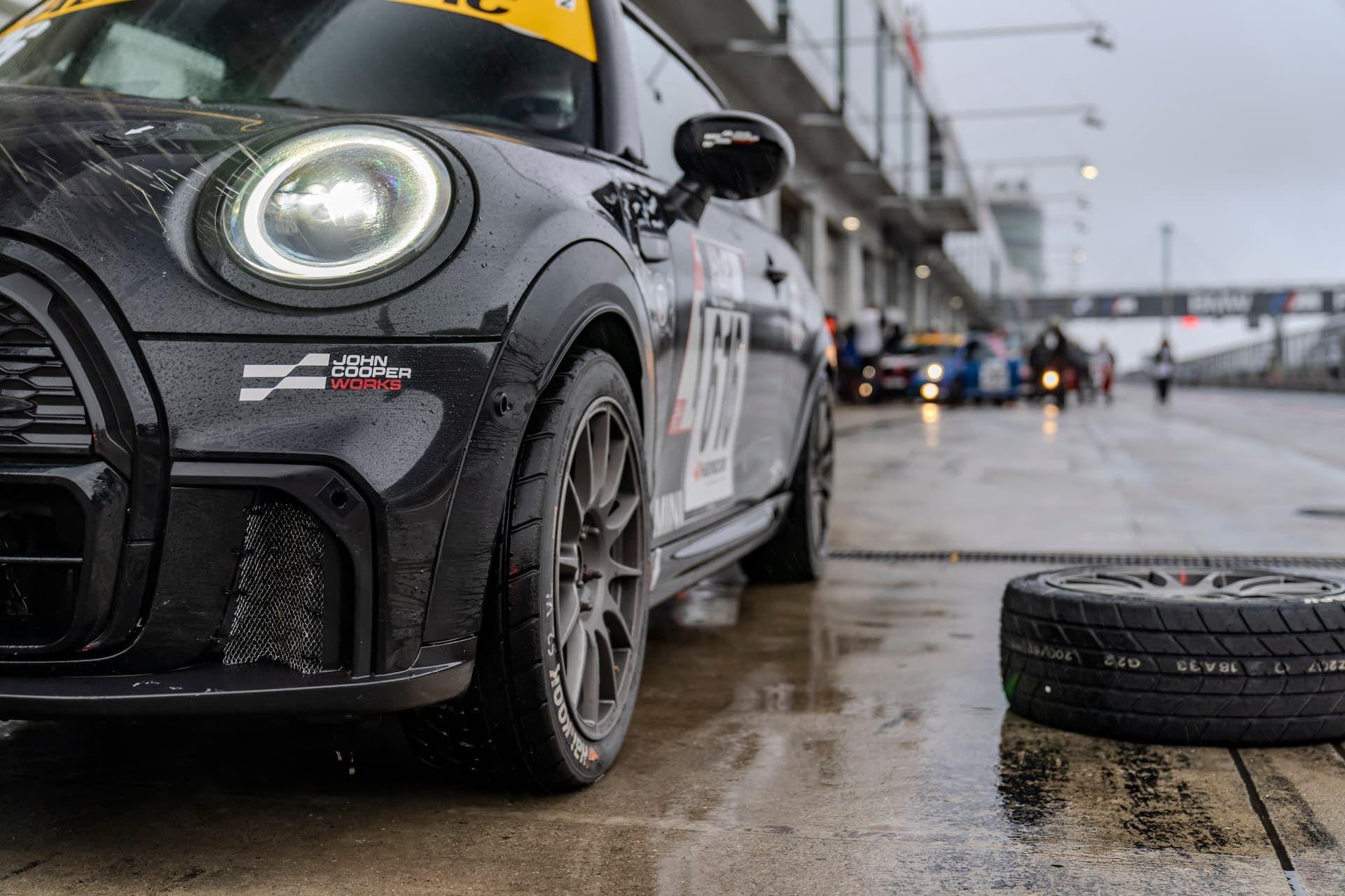 New John Cooper Works logo debut: Bulldog Racing is once again competing with a MINI John Cooper Works