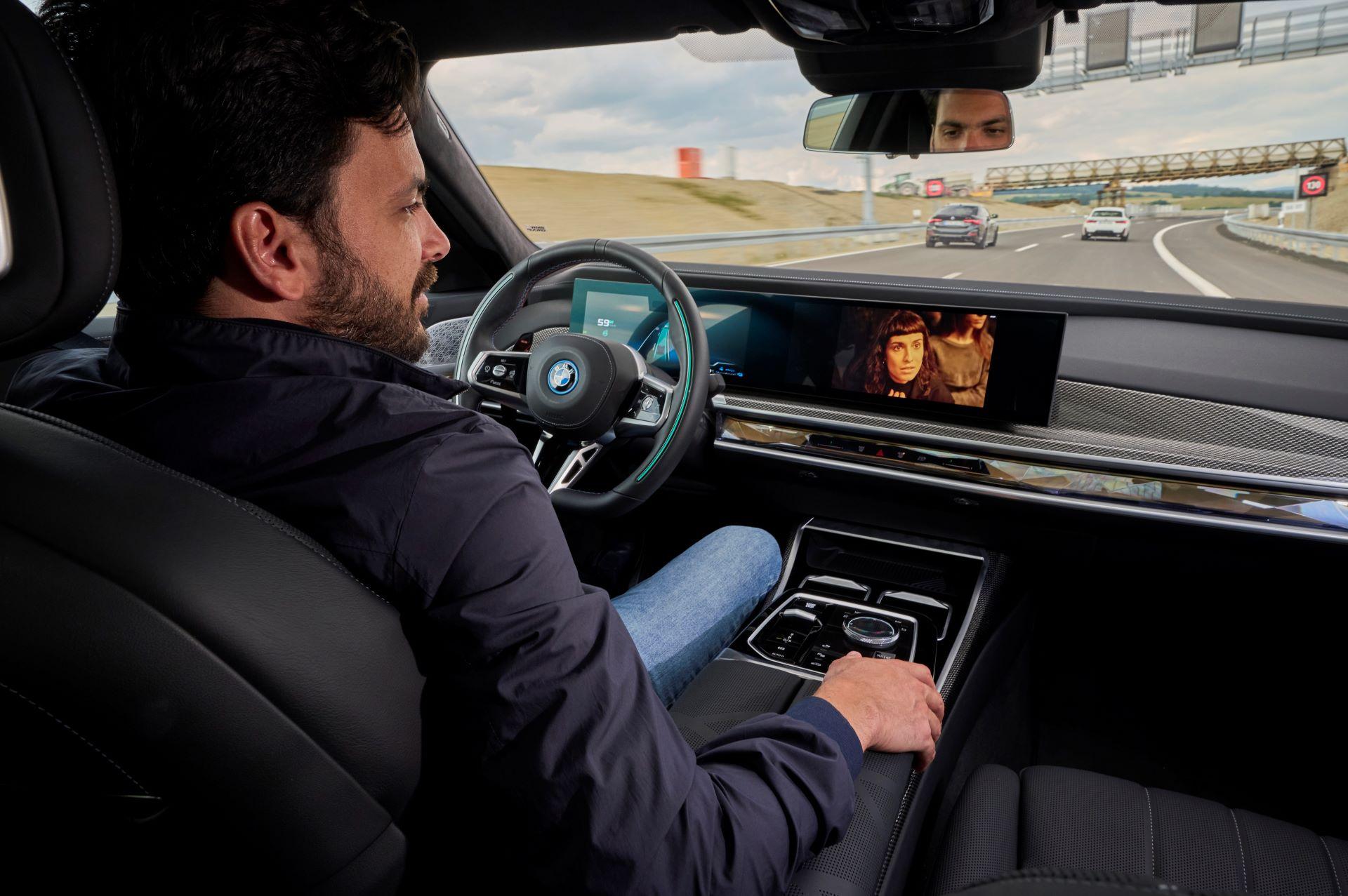 Level 3 highly automated driving available in the new BMW 7 Series from next spring