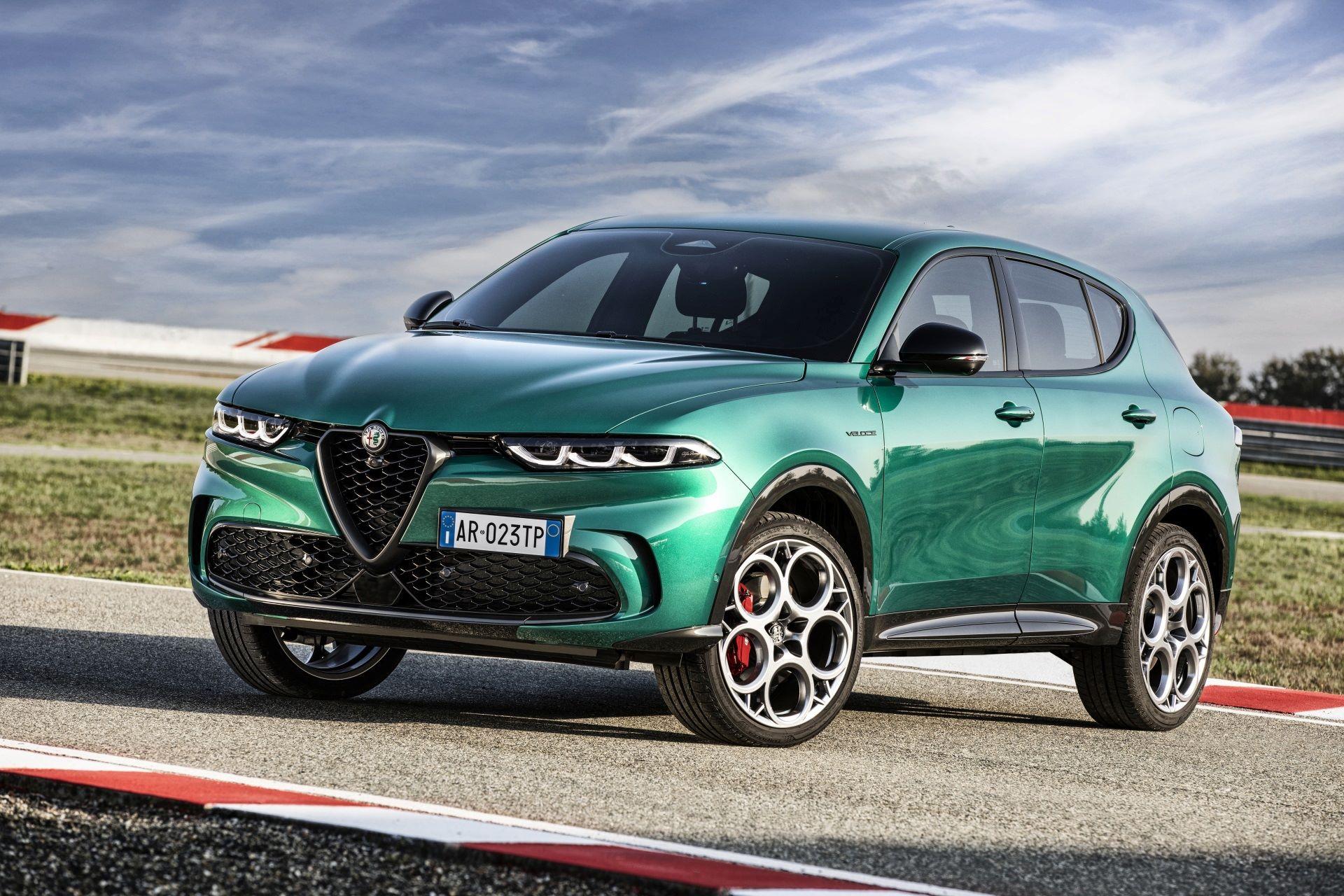 In the US, Tonale Plug-in Hybrid Q4 wins the 2024 Green SUV of the Year™ award