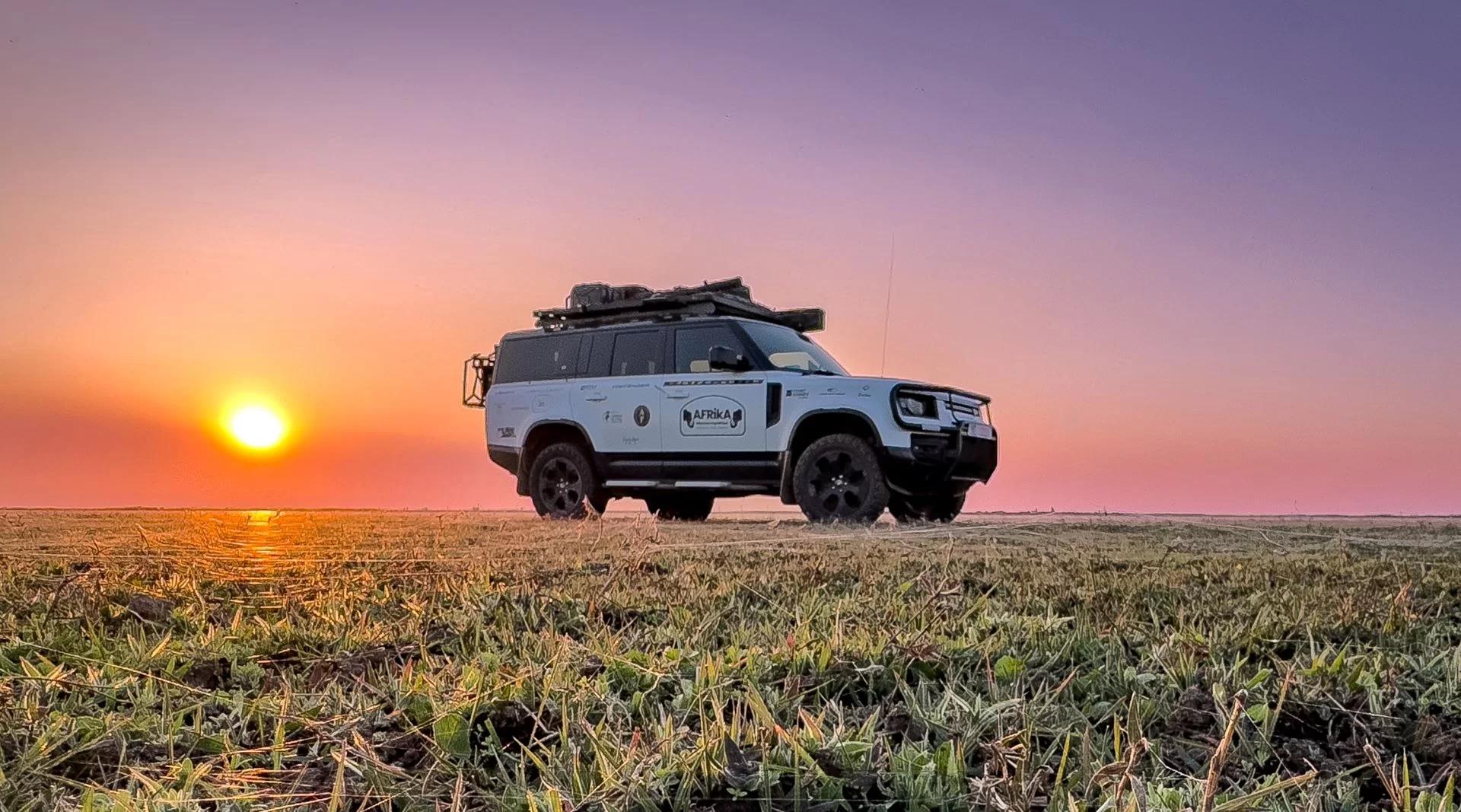 Defender 130 helps Afrika Odyssey Expedition distribute 7600 mosquito nets in 13 countries