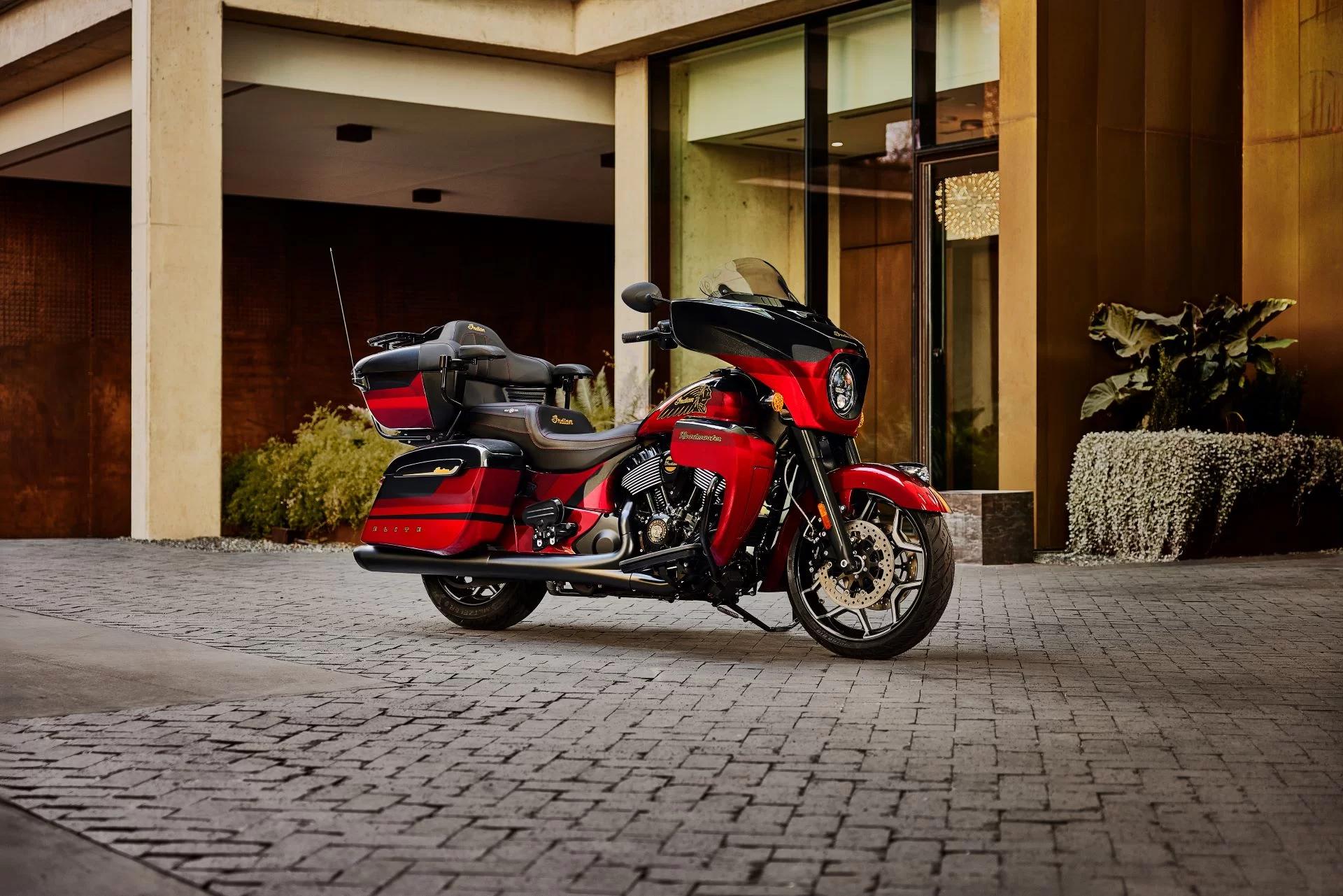 Indian Motorcycle’s Roadmaster Elite combines high-end sophistication with menacing blacked-out styling