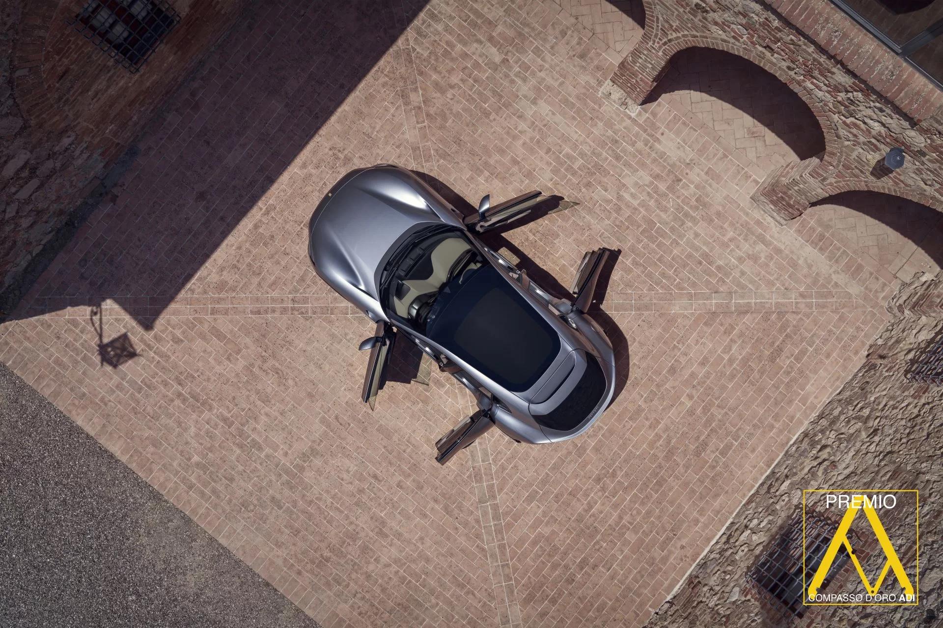 Innovation and Elegance: Ferrari Purosangue Captures Design Excellence