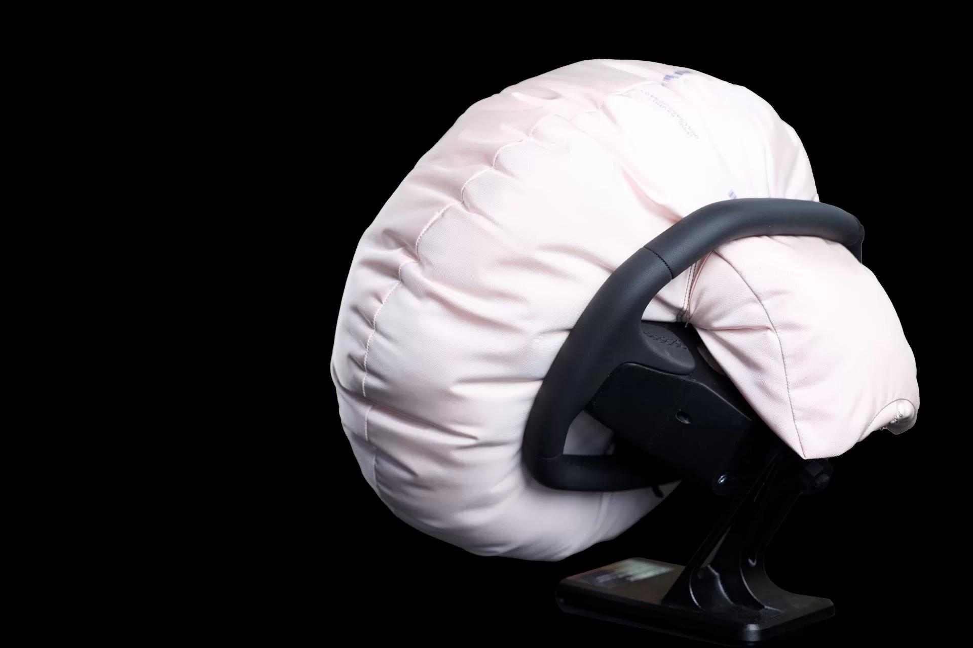 Innovative Airbag Positioning and Seamless Controls: The Next-Gen Steering Wheel