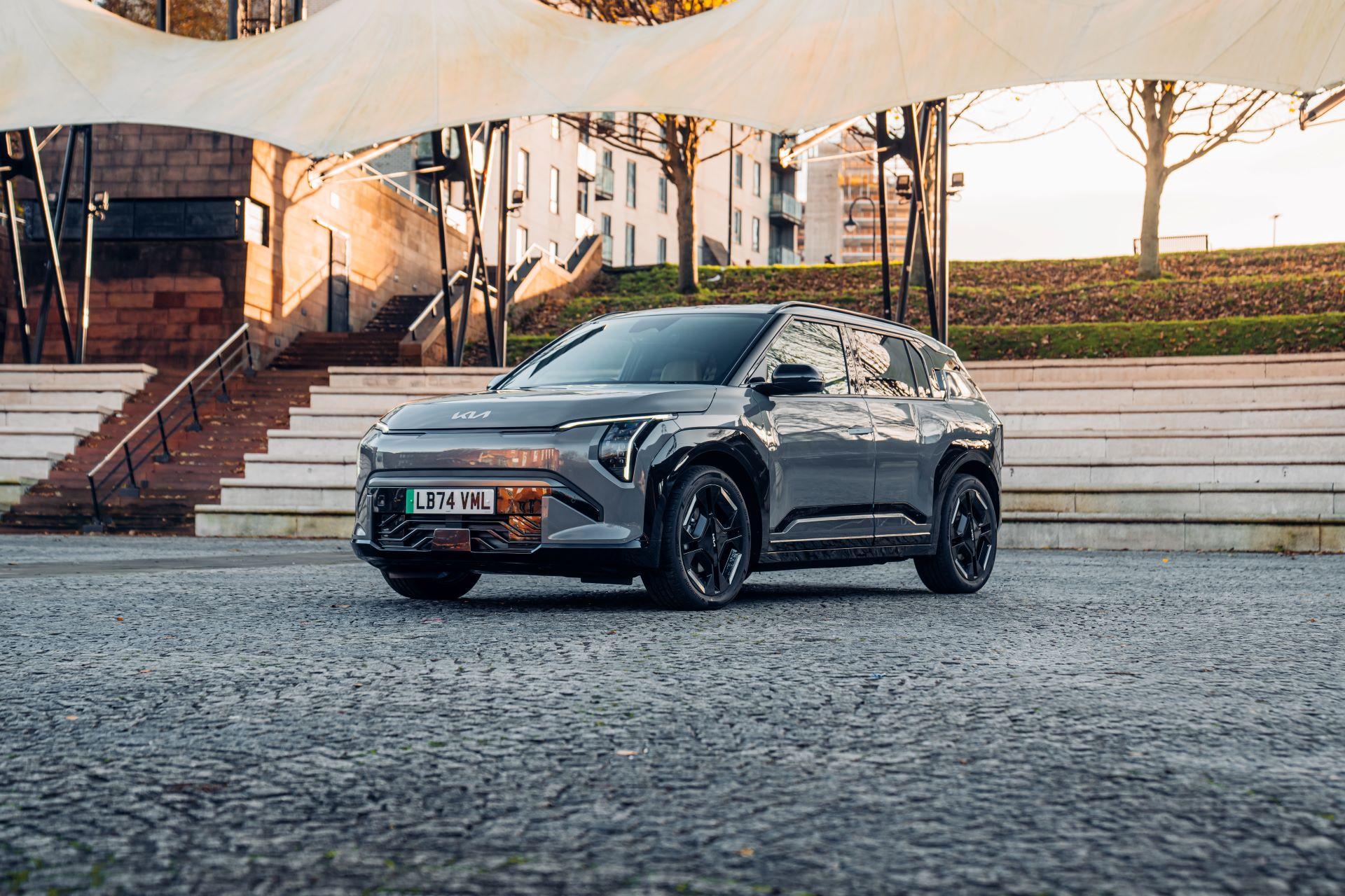 Driving the Future: Kia’s President Ho Sung Song Wins Autocar’s Prestigious Issigonis Trophy as EV3 Named ‘Best Electric Car’ of 2025