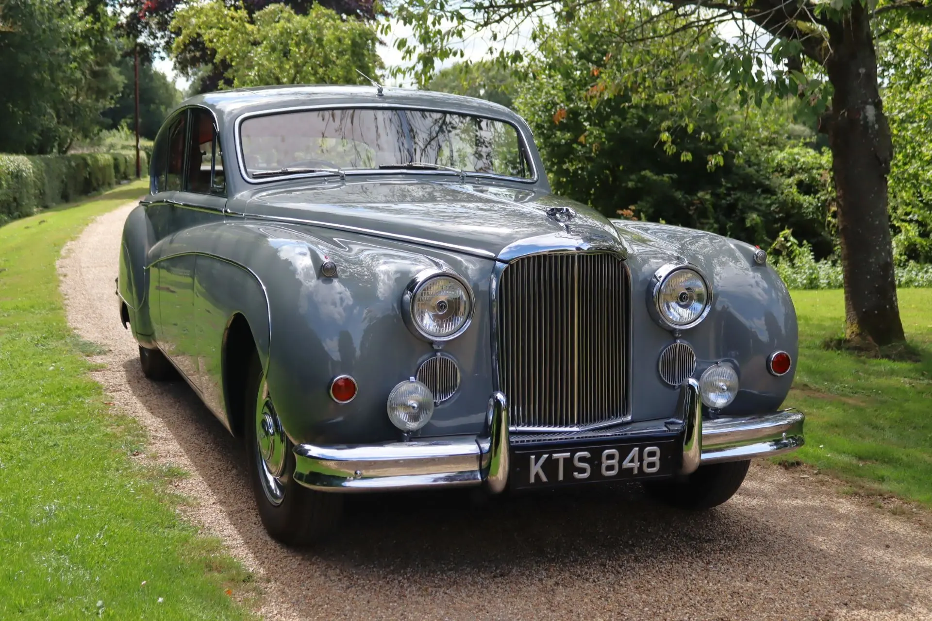 Royal Ride on the Block: 1960 Jaguar Mk IX from Princess of Wales’ Family Wedding to Be Auctioned
