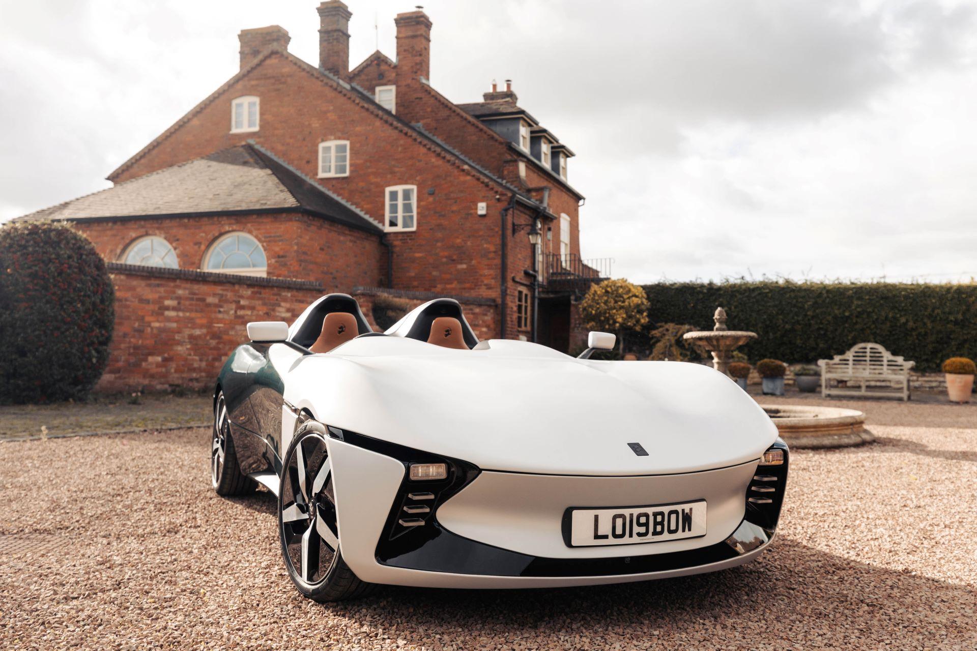 Longbow Unveils the World’s First Featherweight Electric Sportscar: Speedster