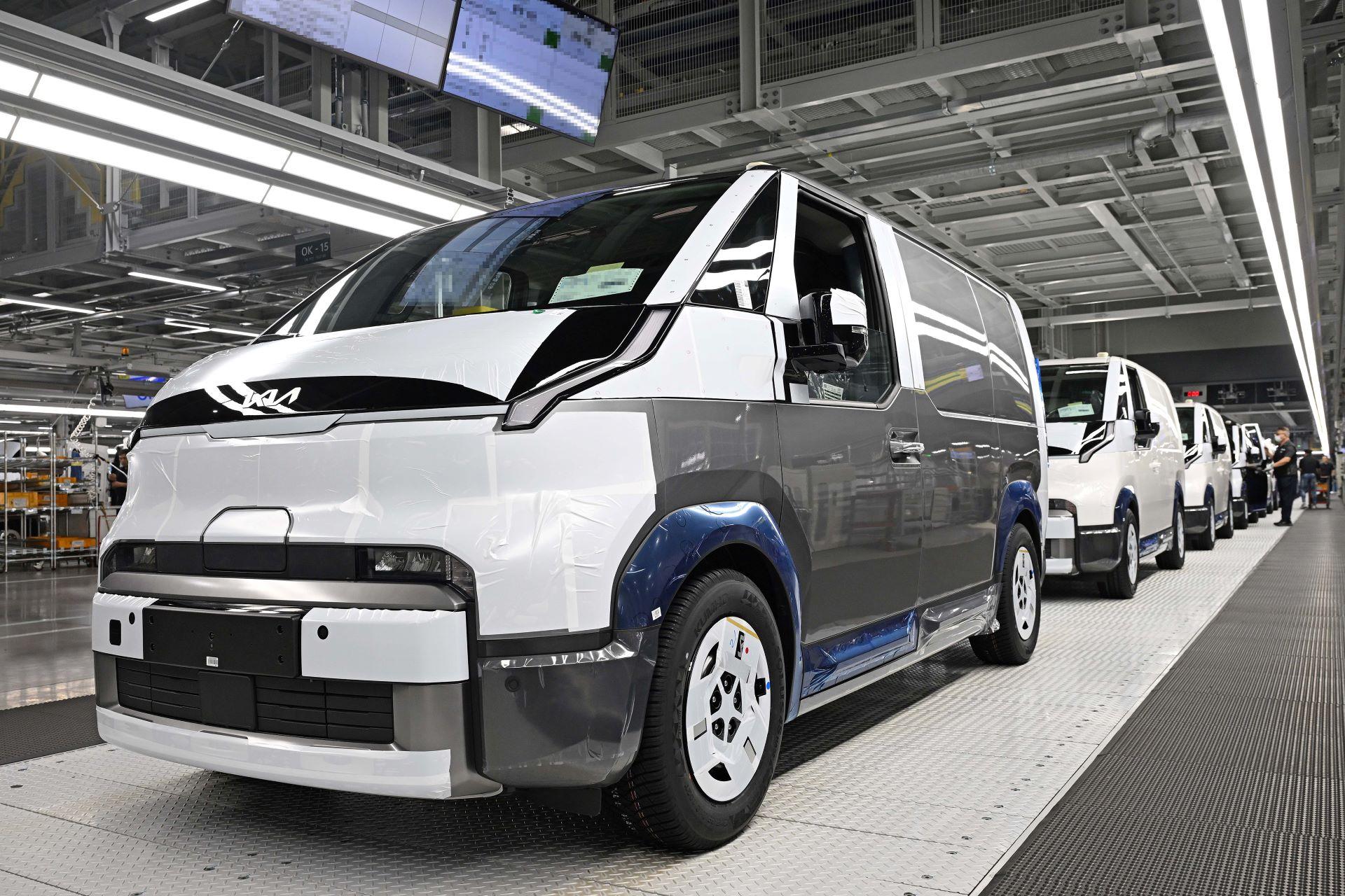 Kia Celebrates Completion of Hwaseong EVO Plant East and Breaks Ground on EVO Plant West, Paving the Way for Global PBV Expansion