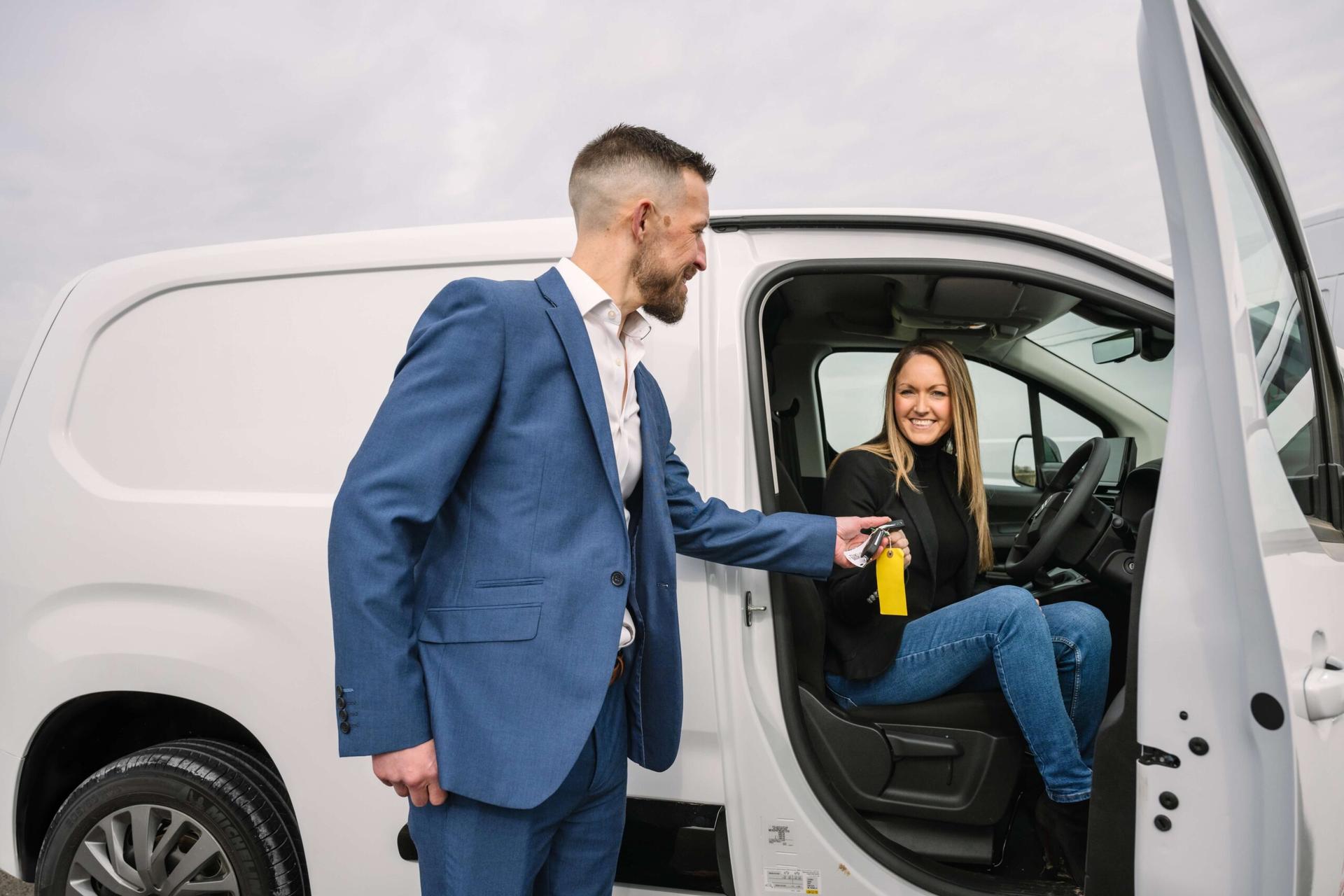 Jurni Leasing Awarded Feefo Platinum Trusted Service Award for Exceptional Customer Excellence