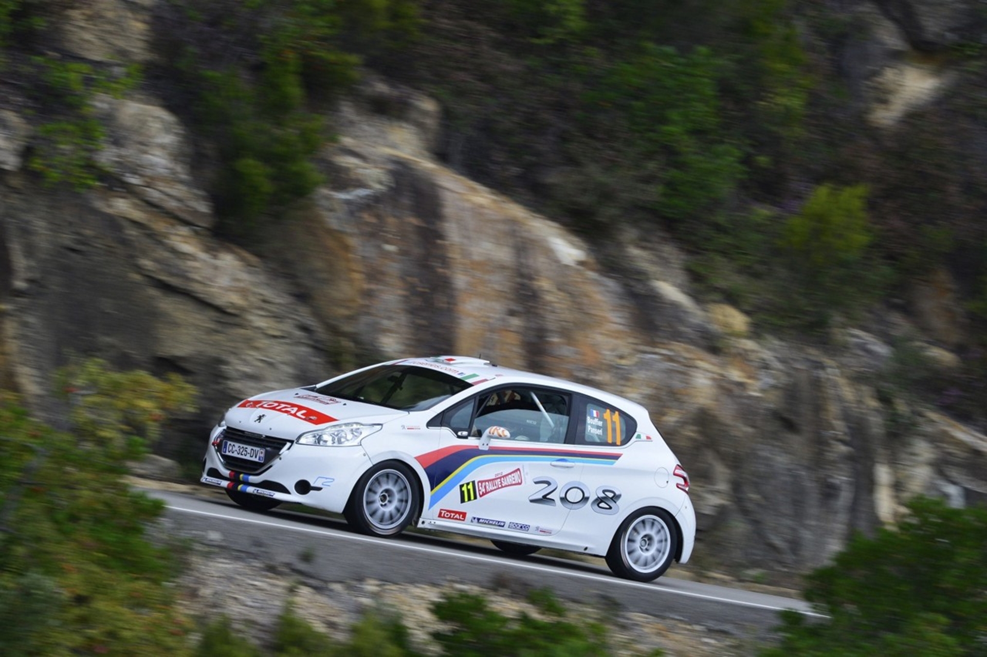 Peugeot-208